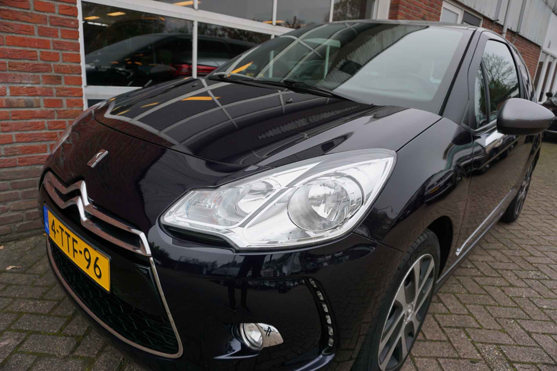 Citroën DS3 1.2 VTi So Chic Cruiesecontr. | PDC | Navi * All in prijs * - 23/26