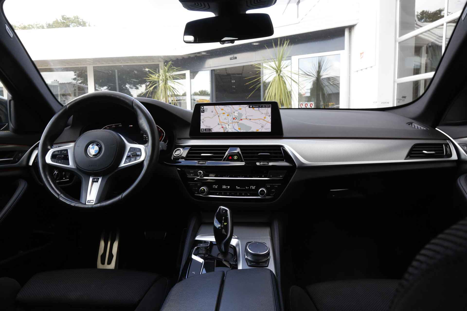 BMW 5 Serie Touring 520d 190PK M-Sport Aut.*Incl. BTW*1ste Eig!*Perfect BMW Onderh.*Virtual Cockpit/Elek. Trekhaak/M-Sportstoelen/Stoelverw. - 43/59