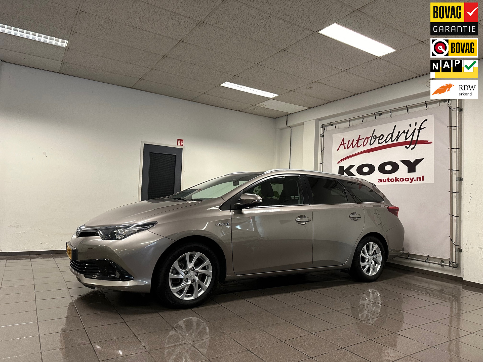 Toyota Auris Touring Sports 1.8 Hybrid Lease * Panoramadak / Navigatie / Camera / NL Auto *