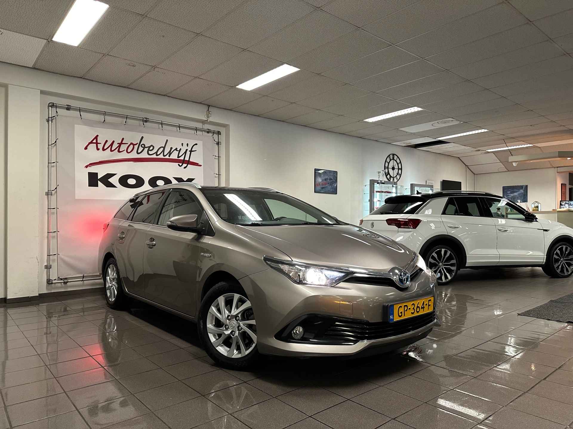 Toyota Auris Touring Sports 1.8 Hybrid Lease * Panoramadak / Navigatie / Camera / NL Auto * - 7/24