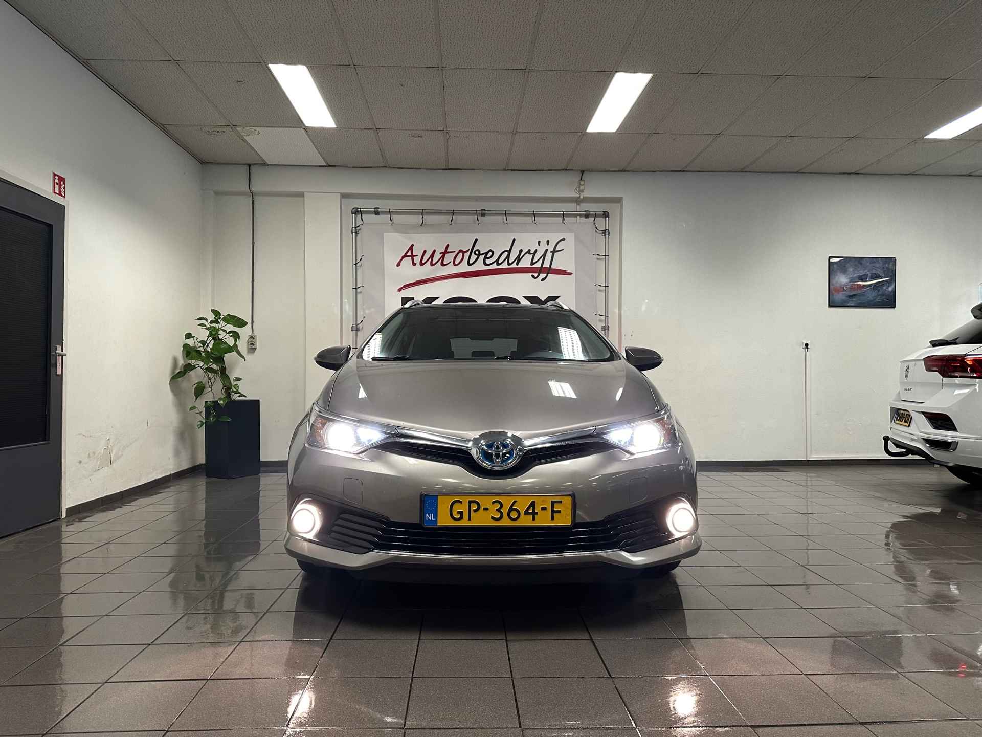 Toyota Auris Touring Sports 1.8 Hybrid Lease * Panoramadak / Navigatie / Camera / NL Auto * - 8/24