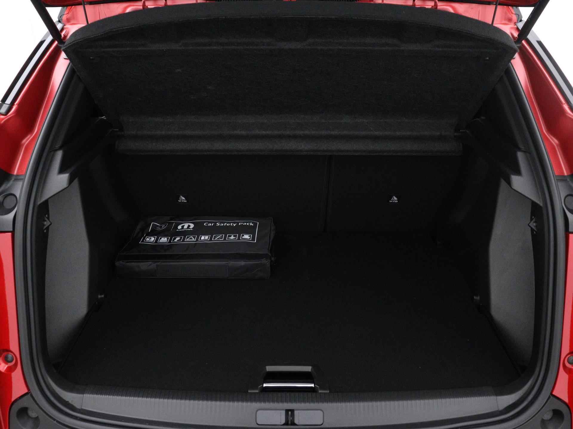 Peugeot e-2008 EV 54 kWh GT 156pk Automaat | Nieuw Model | Navigatie | Sportstoelen | Camera Voor | Dodehoek Detectie | Adaptieve Cruise Control - 13/39