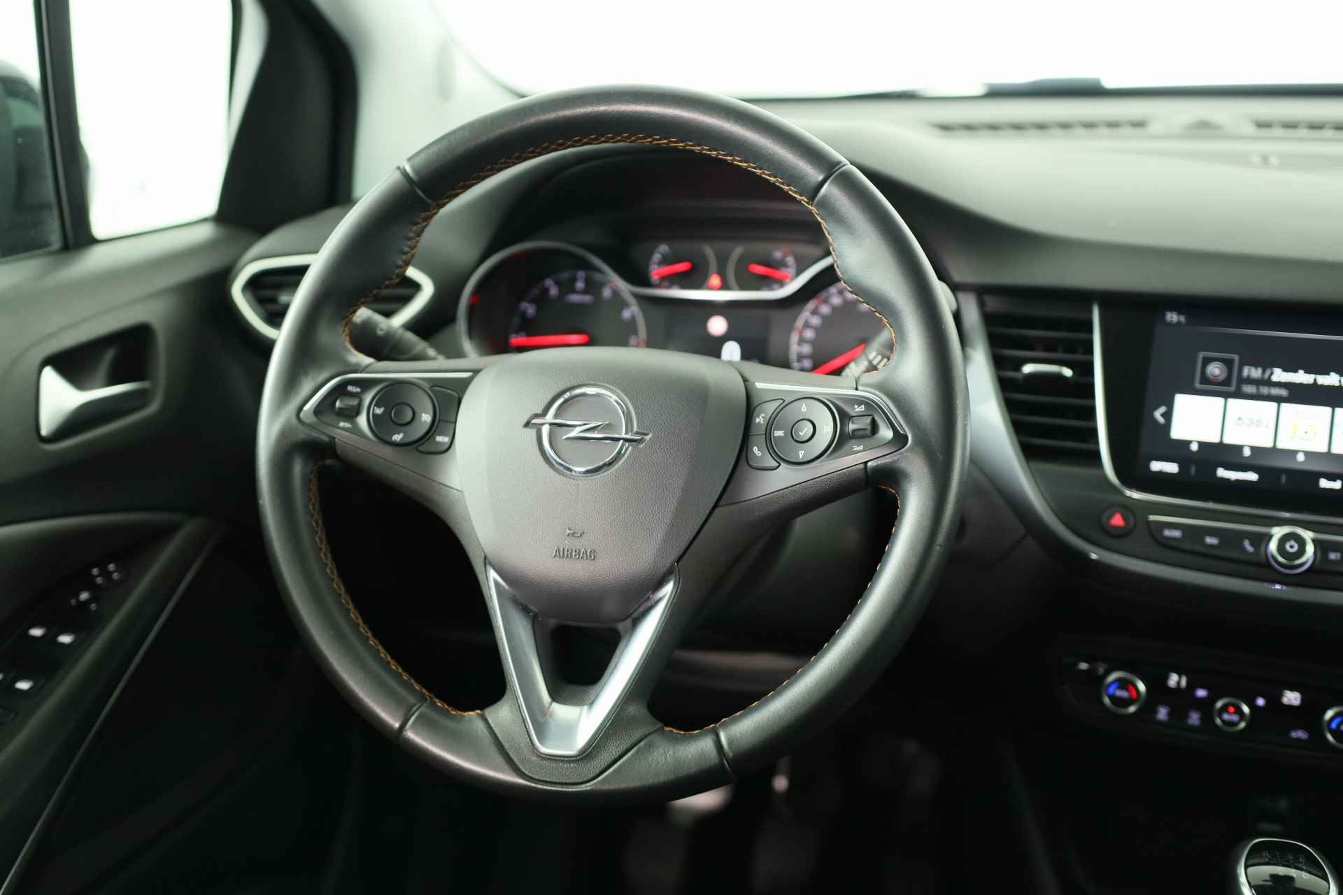 Opel Crossland X 1.2 Turbo Innovation | Dealer Onderhouden! | 1e Eigenaar! | AGR | Camera | Clima | LED | Navi | Keyless | Cruise | Parkeersensor - 32/41