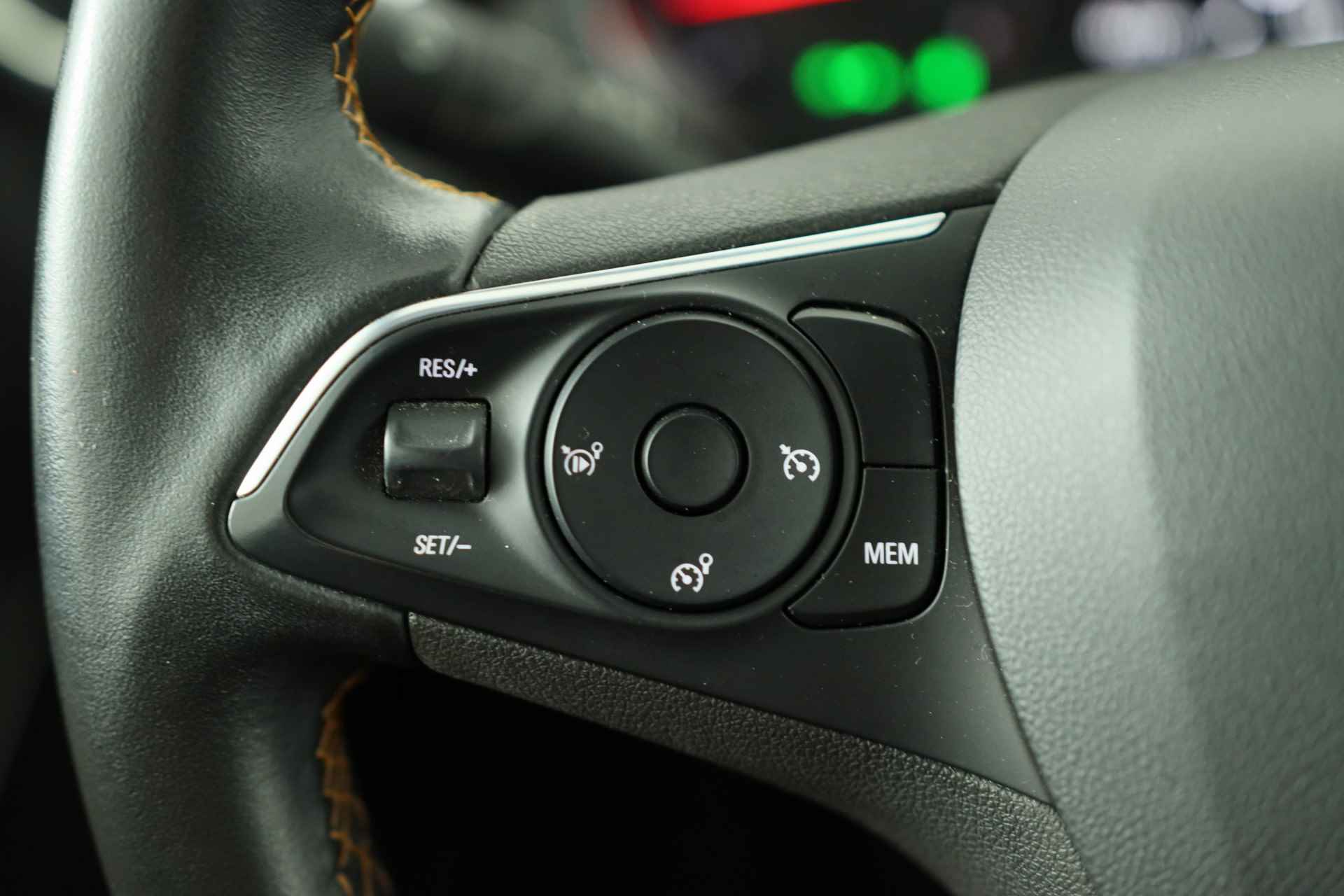 Opel Crossland X 1.2 Turbo Innovation | Dealer Onderhouden! | 1e Eigenaar! | AGR | Camera | Clima | LED | Navi | Keyless | Cruise | Parkeersensor - 23/39