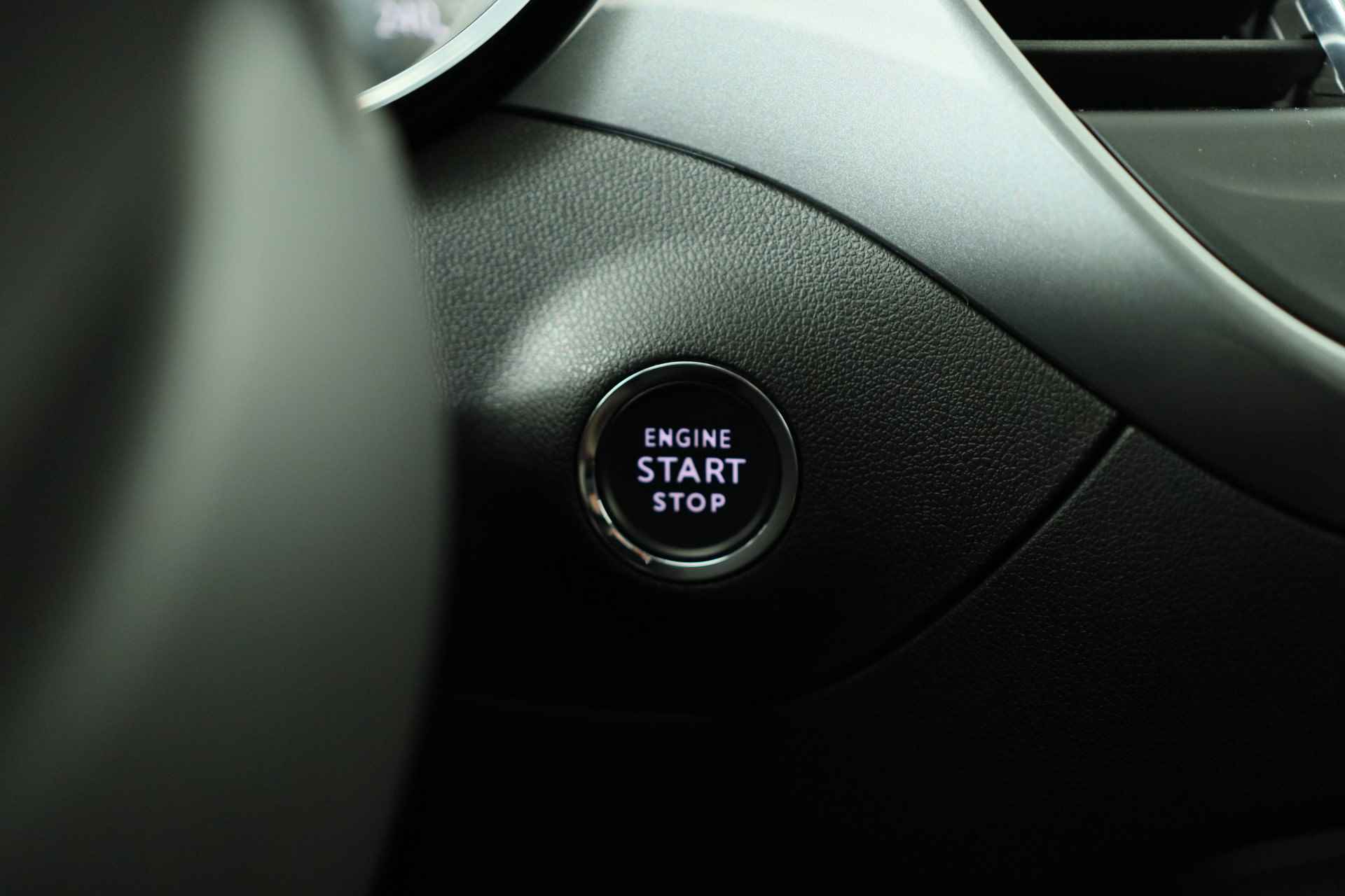 Opel Crossland X 1.2 Turbo Innovation | Dealer Onderhouden! | 1e Eigenaar! | AGR | Camera | Clima | LED | Navi | Keyless | Cruise | Parkeersensor - 25/39
