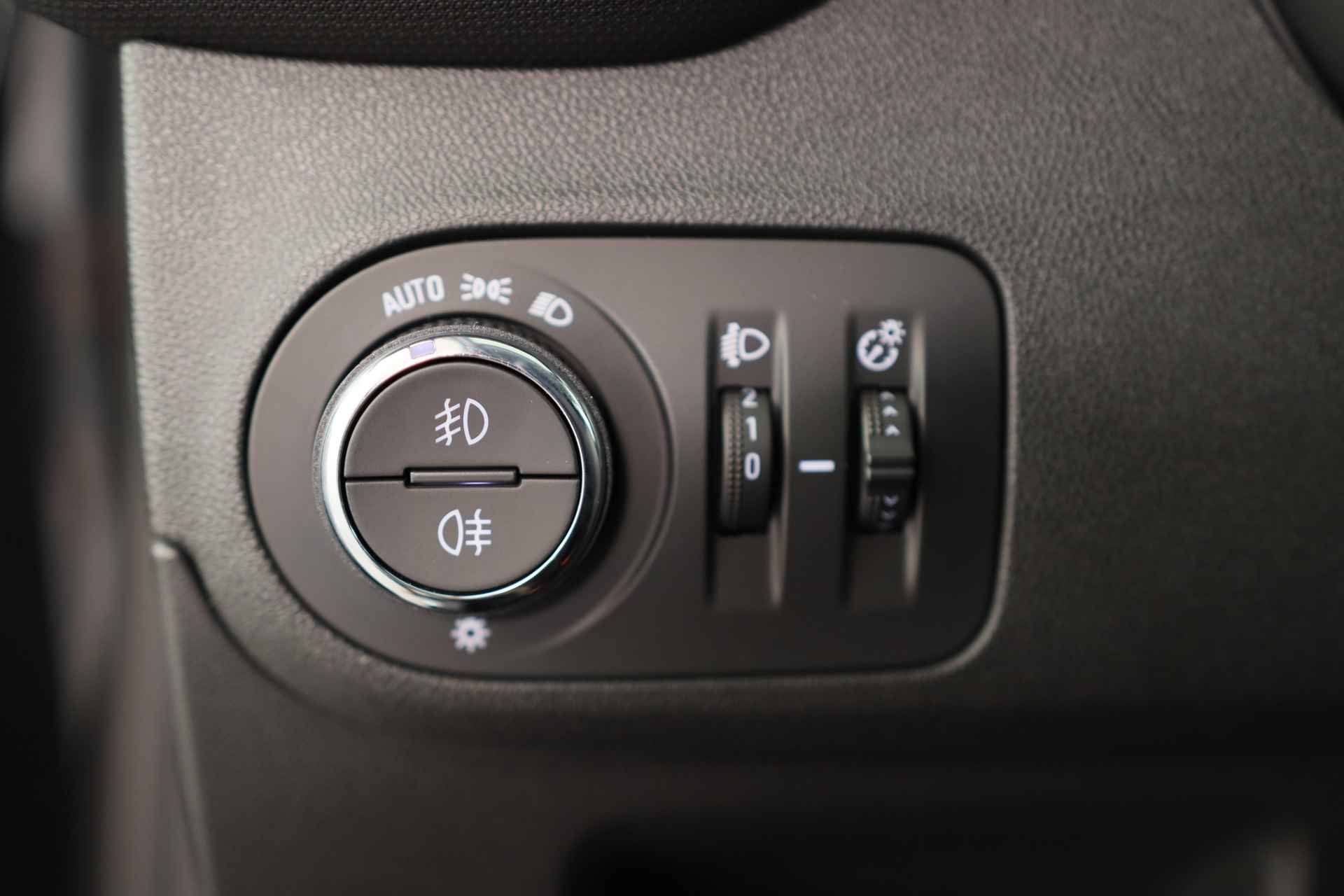 Opel Crossland X 1.2 Turbo Innovation | Dealer Onderhouden! | 1e Eigenaar! | AGR | Camera | Clima | LED | Navi | Keyless | Cruise | Parkeersensor - 35/39