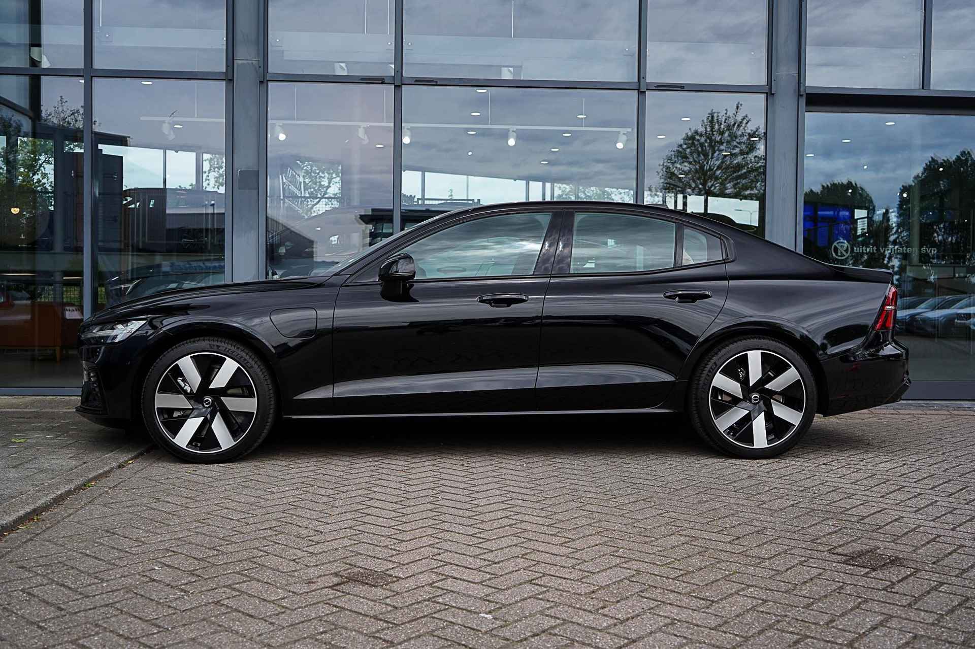 Volvo S60 2.0 Recharge T6 AWD Ultimate Dark €3.000 demo voordeel | Long Range | Stoelventilatie | Elektrisch verstelbare stoelen met geheugen | Google | Stoelverwarming | Stuurverwarming | Harman/Kardon Audio - 3/30