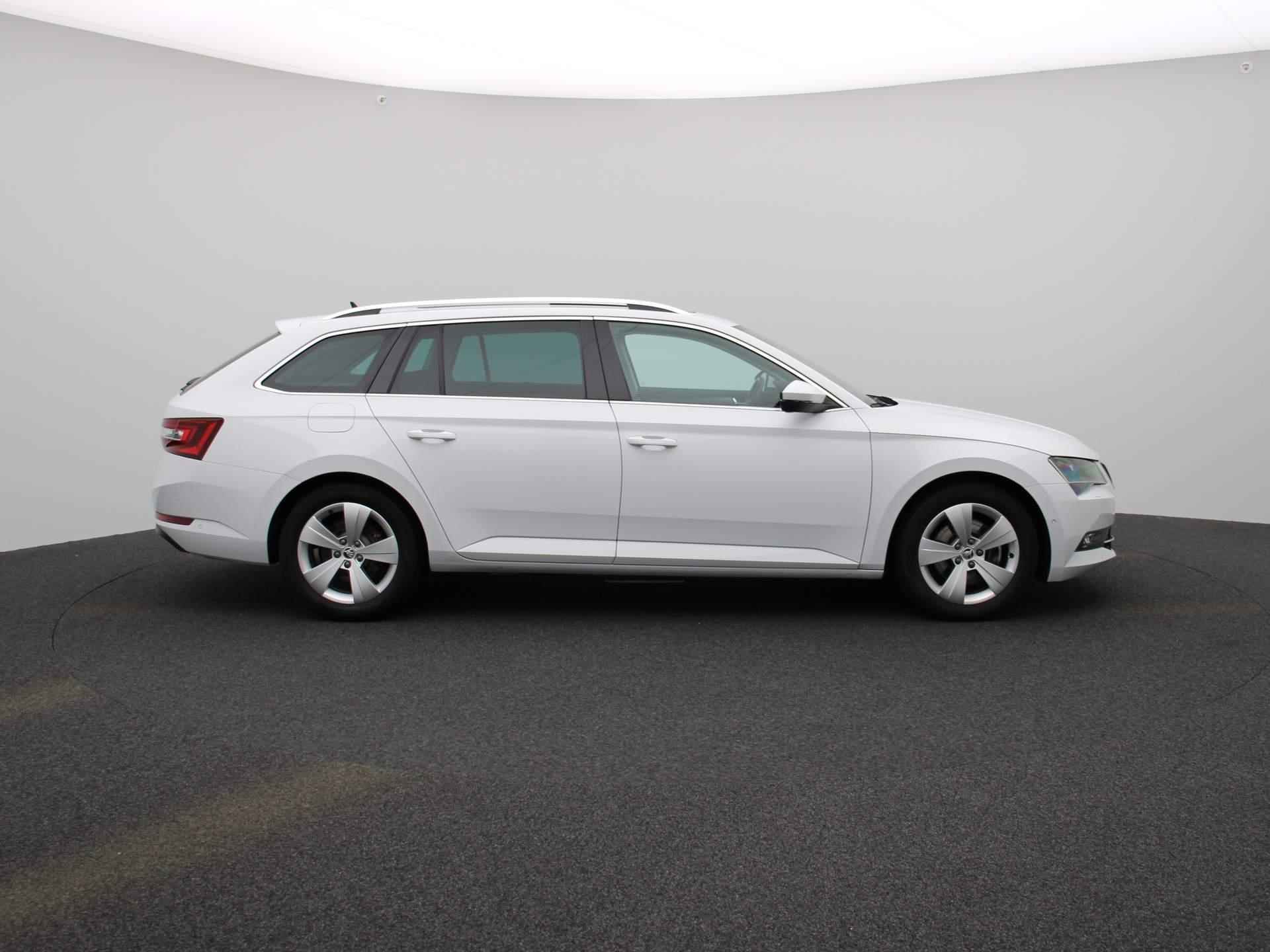 Skoda Superb Combi 1.4 TSI ACT Style | TREKHAAK | NAVIGATIE | LEDER | PANORAMADAK | ELKTRISCHE ACHTERKLEP | - 6/46