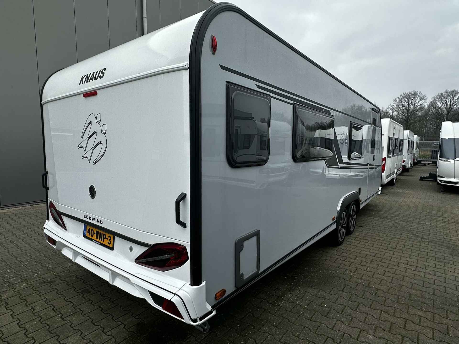 Knaus 60 Years Edition 650 PXB, QUEENSBED, BADKAMER, RONDZIT - 6/26