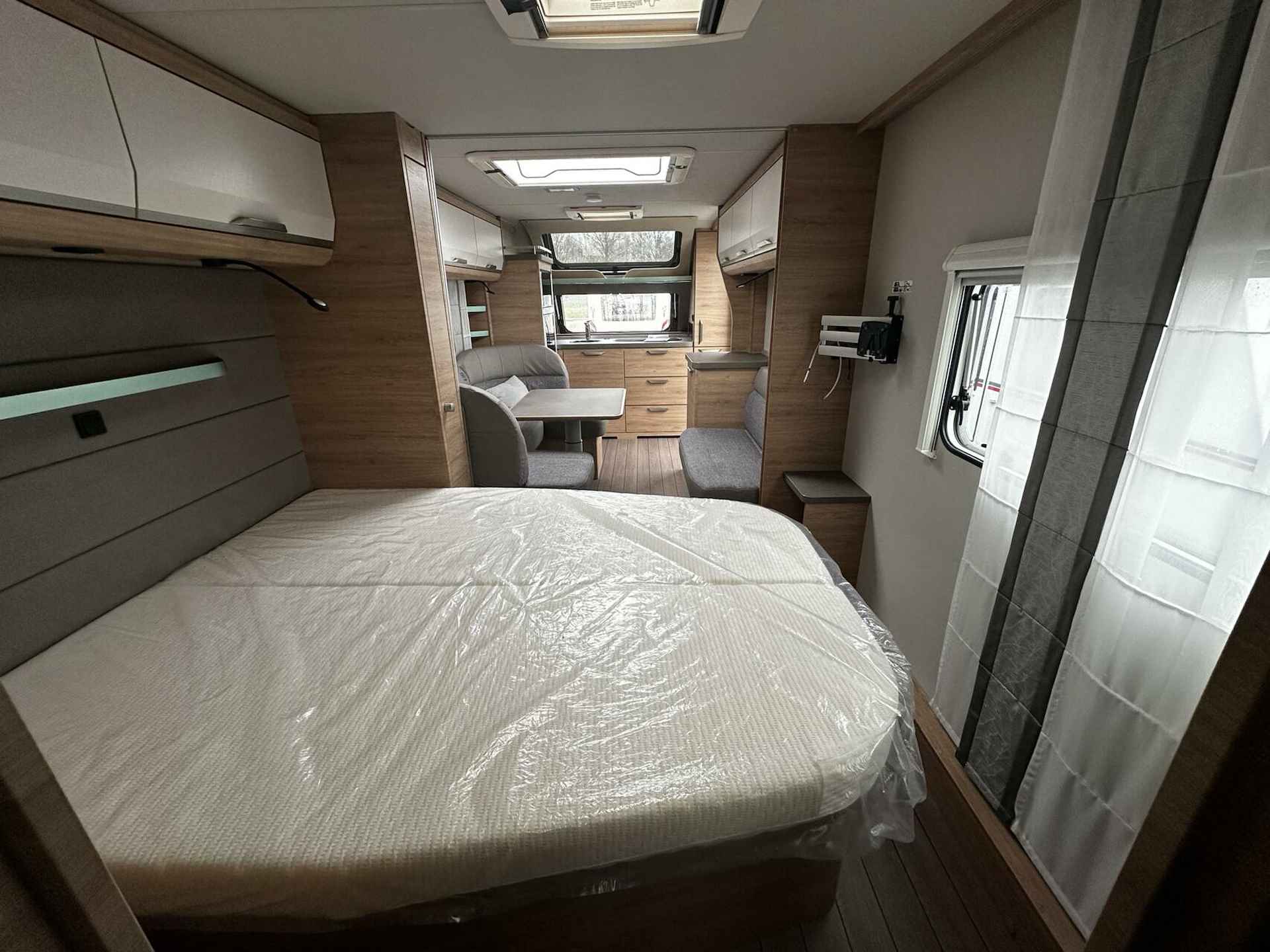 Knaus 60 Years Edition 650 PXB, QUEENSBED, BADKAMER, RONDZIT - 12/26