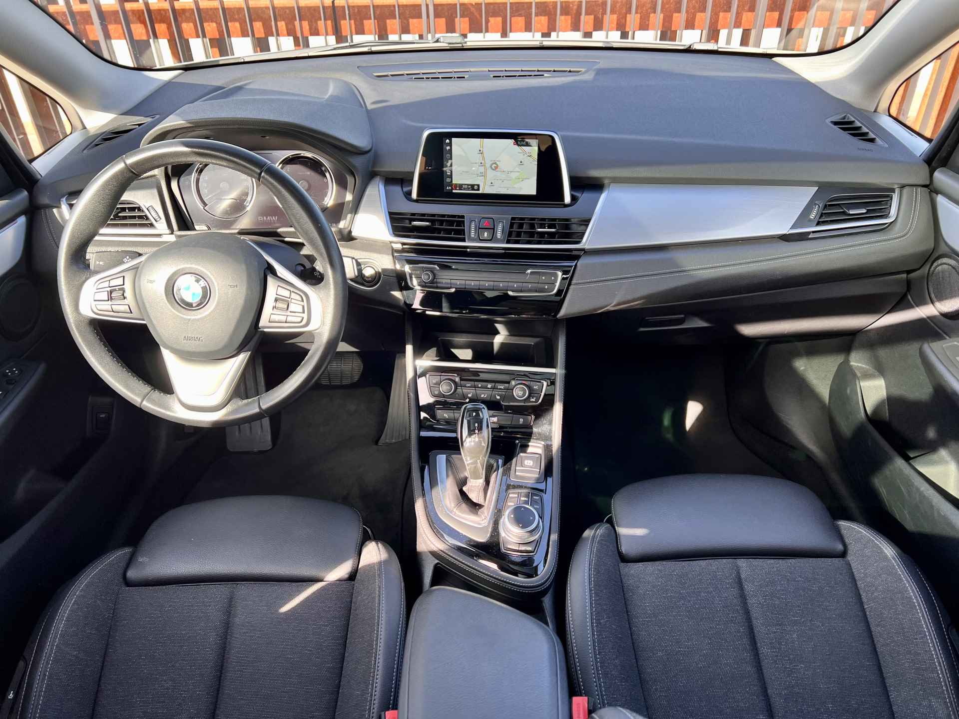 BMW 2 Serie Active Tourer 220i High Executive Edition | Navi | Pano | Elek.Klep | Cruise | Afn. Trekh. | | dealer auto | BMW Premium Selection 2 jaar garantie | % Bovag Occasion Partner % - 18/51