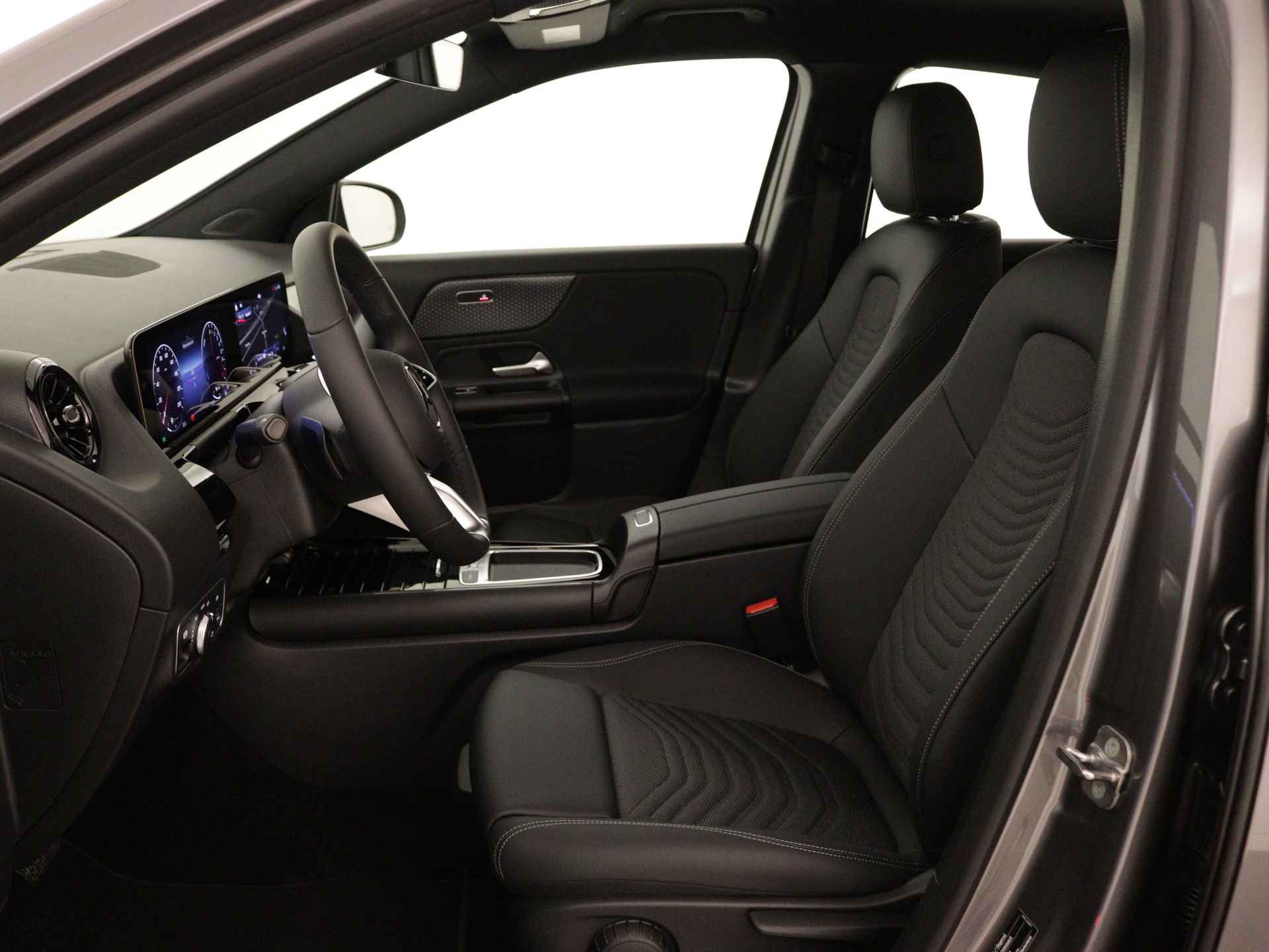 Mercedes-Benz GLA 250 e Star Edition | Trekhaak | Verwarmde stoelen vooraan | Achteruitrijcamera | Comfortstoelen voor | Dodehoekassistent | USB-pakket plus | Parkeerpakket met achteruitrijcamera | - 16/41
