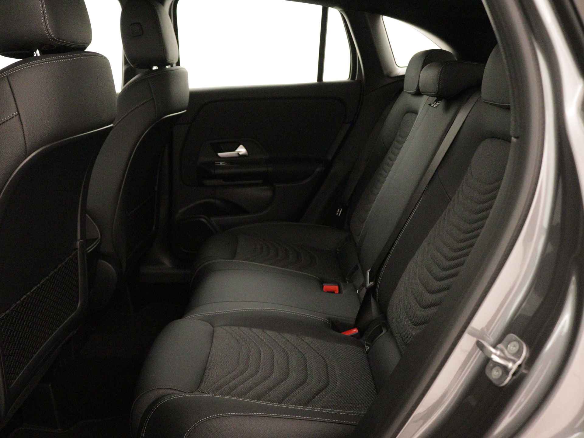 Mercedes-Benz GLA 250 e Star Edition | Trekhaak | Verwarmde stoelen vooraan | Achteruitrijcamera | Comfortstoelen voor | Dodehoekassistent | USB-pakket plus | Parkeerpakket met achteruitrijcamera | - 17/41