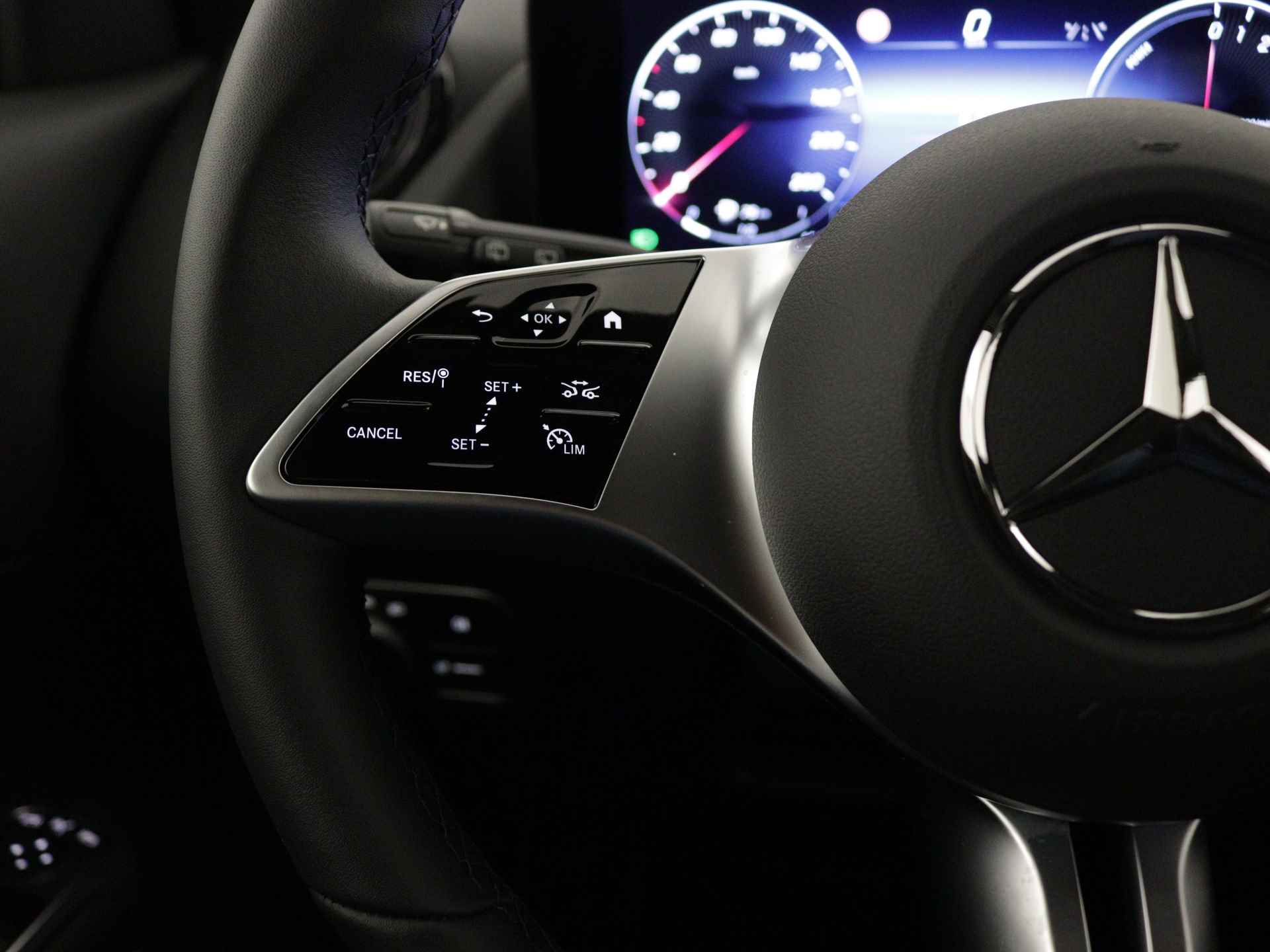Mercedes-Benz GLA 250 e Star Edition | Trekhaak | Verwarmde stoelen vooraan | Achteruitrijcamera | Comfortstoelen voor | Dodehoekassistent | USB-pakket plus | Parkeerpakket met achteruitrijcamera | - 19/41