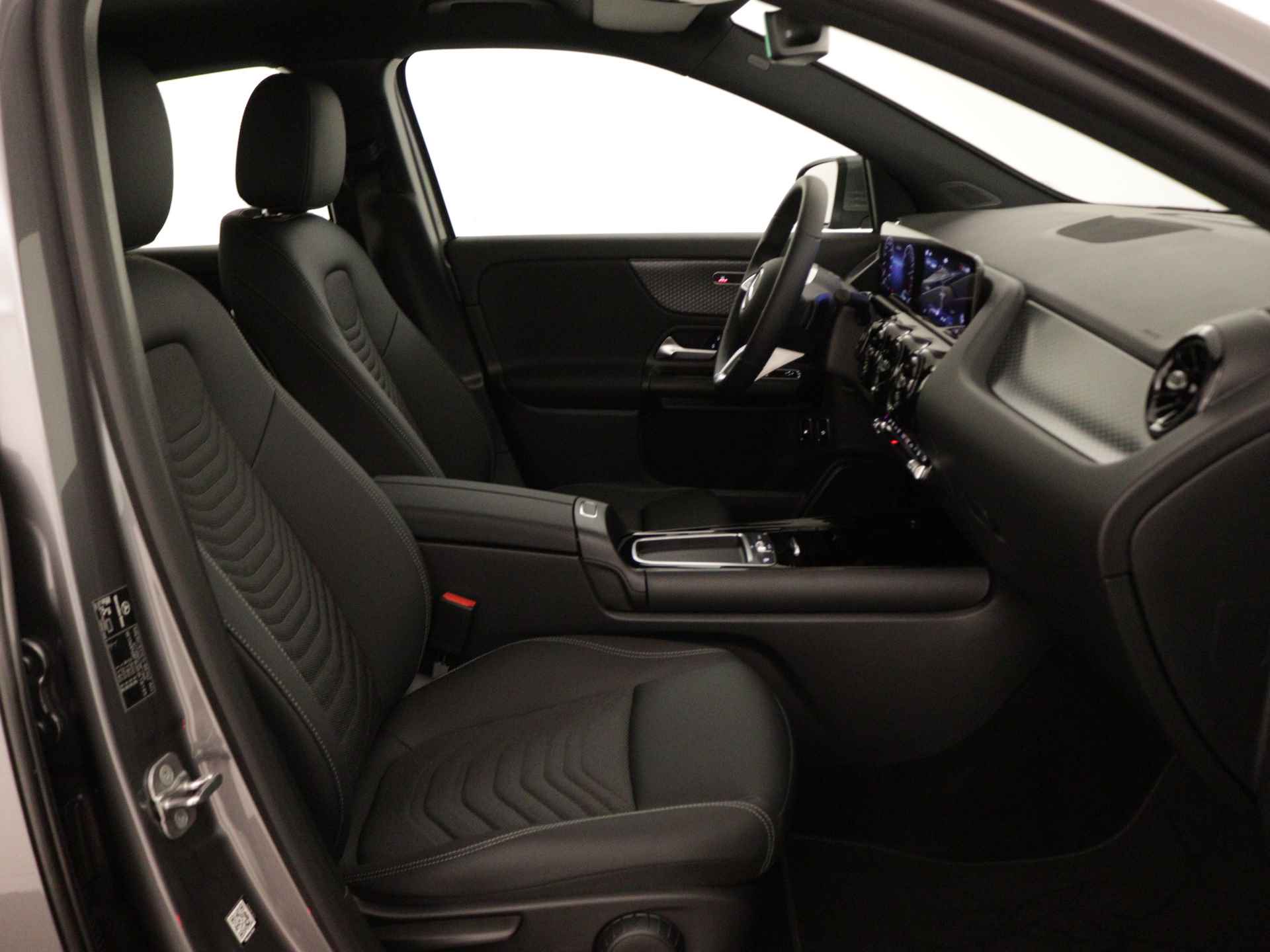 Mercedes-Benz GLA 250 e Star Edition | Trekhaak | Verwarmde stoelen vooraan | Achteruitrijcamera | Comfortstoelen voor | Dodehoekassistent | USB-pakket plus | Parkeerpakket met achteruitrijcamera | - 31/41
