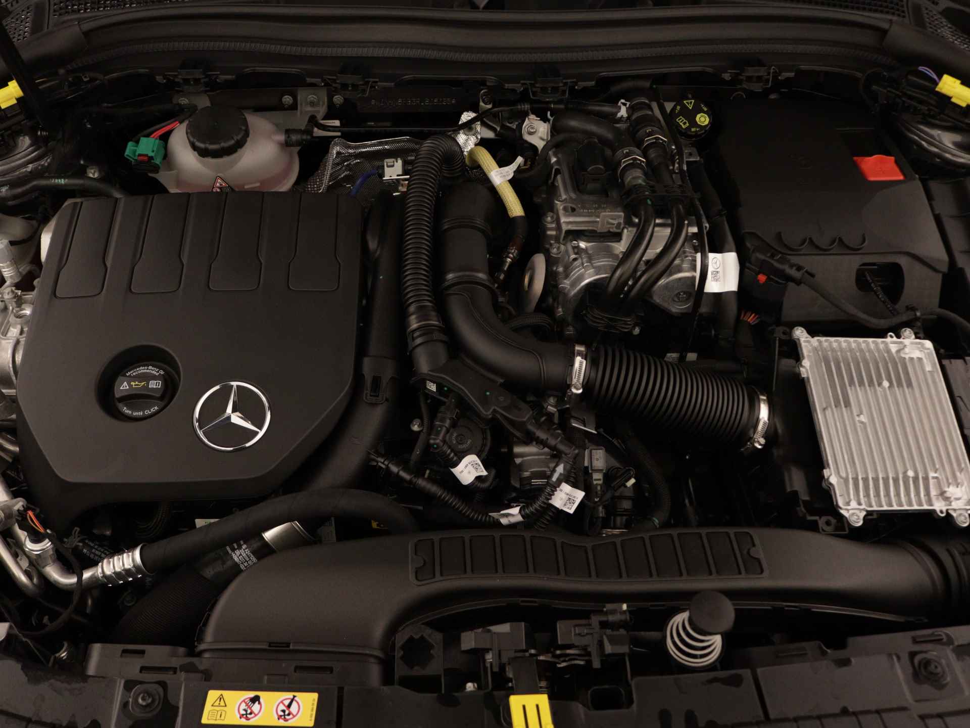 Mercedes-Benz GLA 250 e Star Edition | Trekhaak | Verwarmde stoelen vooraan | Achteruitrijcamera | Comfortstoelen voor | Dodehoekassistent | USB-pakket plus | Parkeerpakket met achteruitrijcamera | - 38/41