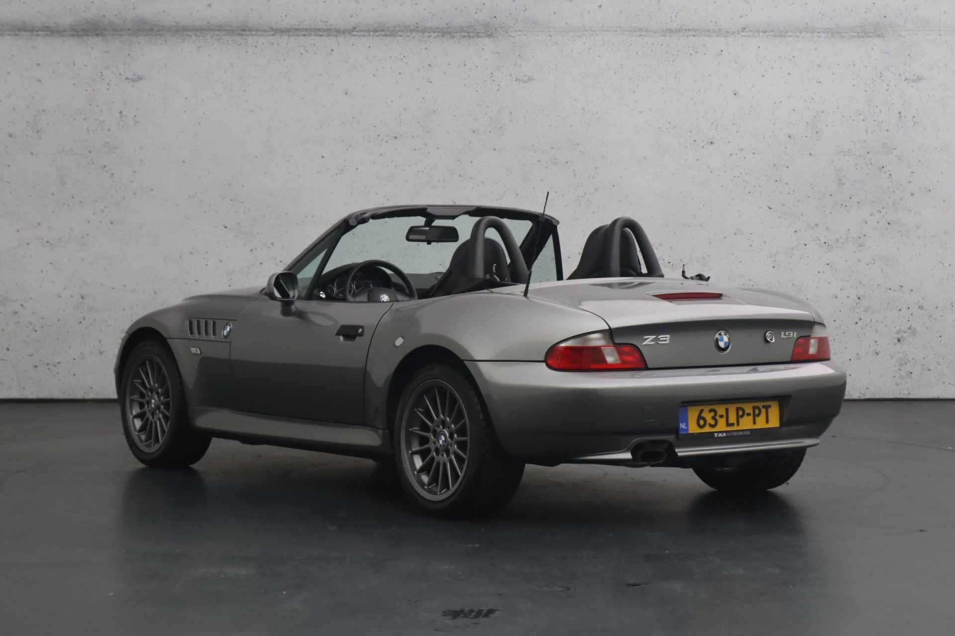 BMW Z3 Roadster 1.9i Sport Line Cabrio | In nieuwstaat | Airconditioning | Lederen bekleding | Verwarmde sportstoelen - 8/23