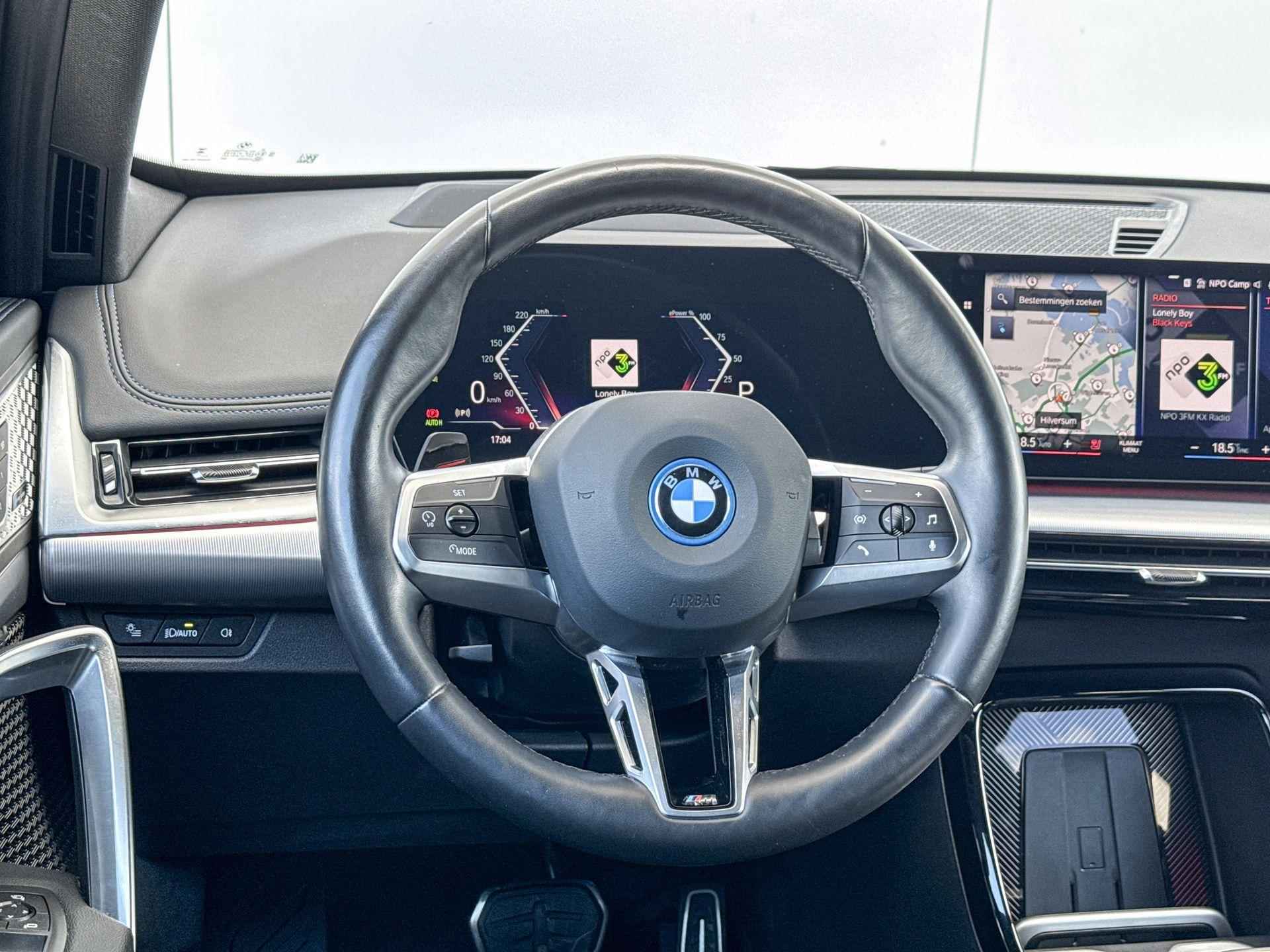 BMW iX1 xDrive30 High Executive M-Sport Stuurwielrand Verwarming / Comfort Acces / Electrische Zwenkhaak / Glazen Schuifdak / Getinte Ramen Achter / Electrisch verstelbare Stoel / Adaptieve led Koplampen / Head Up Display - 8/24