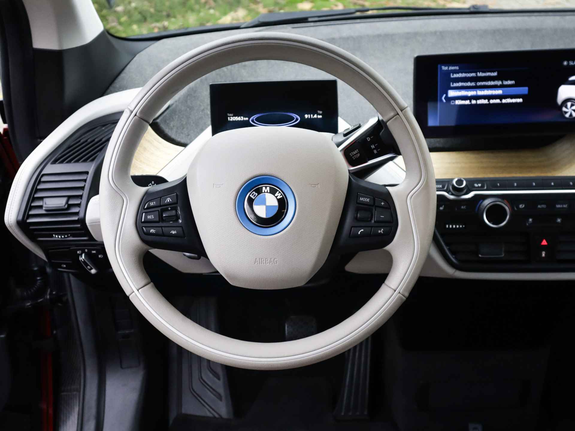 BMW i3 Executive Edition 120Ah 42 kWh (170 PK) 2e-Eig, BMW-Dealer-Onderh, 12-Mnd-BOVAG, NL-Auto, Leer, Panoramadak,  Warmtepomp, Navigatie, Achteruitrijcamera, Adaptieve-Cruisecontrol, Keyless-Start, Parkeersensoren-V+A, Bluetooth, DAB, Stoelverwarming, Licht-Zicht-Pakket, Lm-Velgen-20Inch, Privacy-Glas - 33/46