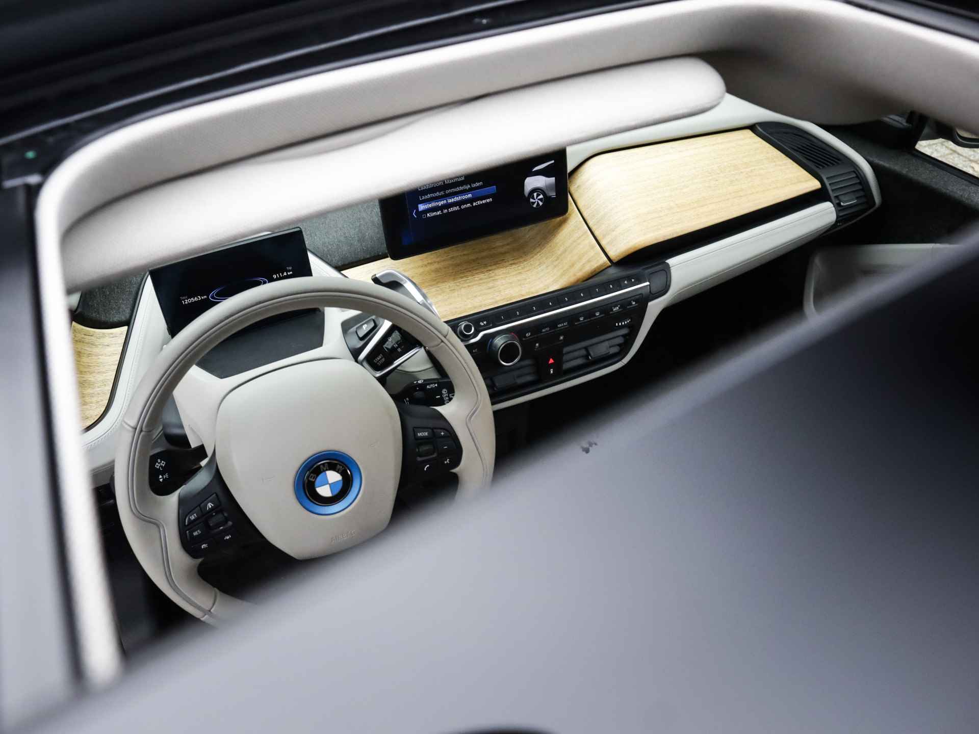 BMW i3 Executive Edition 120Ah 42 kWh (170 PK) 2e-Eig, BMW-Dealer-Onderh, 12-Mnd-BOVAG, NL-Auto, Leer, Panoramadak,  Warmtepomp, Navigatie, Achteruitrijcamera, Adaptieve-Cruisecontrol, Keyless-Start, Parkeersensoren-V+A, Bluetooth, DAB, Stoelverwarming, Licht-Zicht-Pakket, Lm-Velgen-20Inch, Privacy-Glas - 34/46