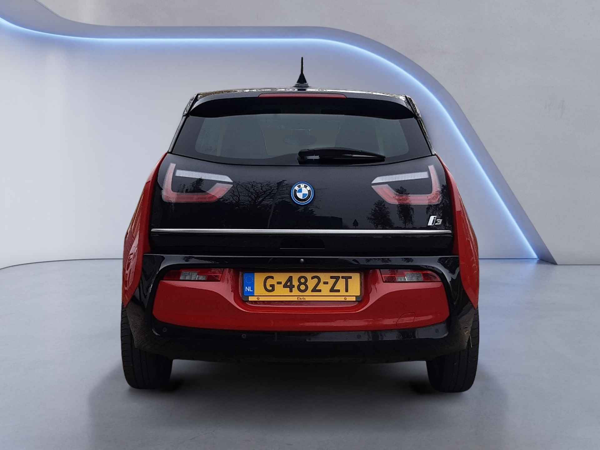 BMW i3 Executive Edition 120Ah 42 kWh (170 PK) 2e-Eig, BMW-Dealer-Onderh, 12-Mnd-BOVAG, NL-Auto, Leer, Panoramadak,  Warmtepomp, Navigatie, Achteruitrijcamera, Adaptieve-Cruisecontrol, Keyless-Start, Parkeersensoren-V+A, Bluetooth, DAB, Stoelverwarming, Licht-Zicht-Pakket, Lm-Velgen-20Inch, Privacy-Glas - 41/46