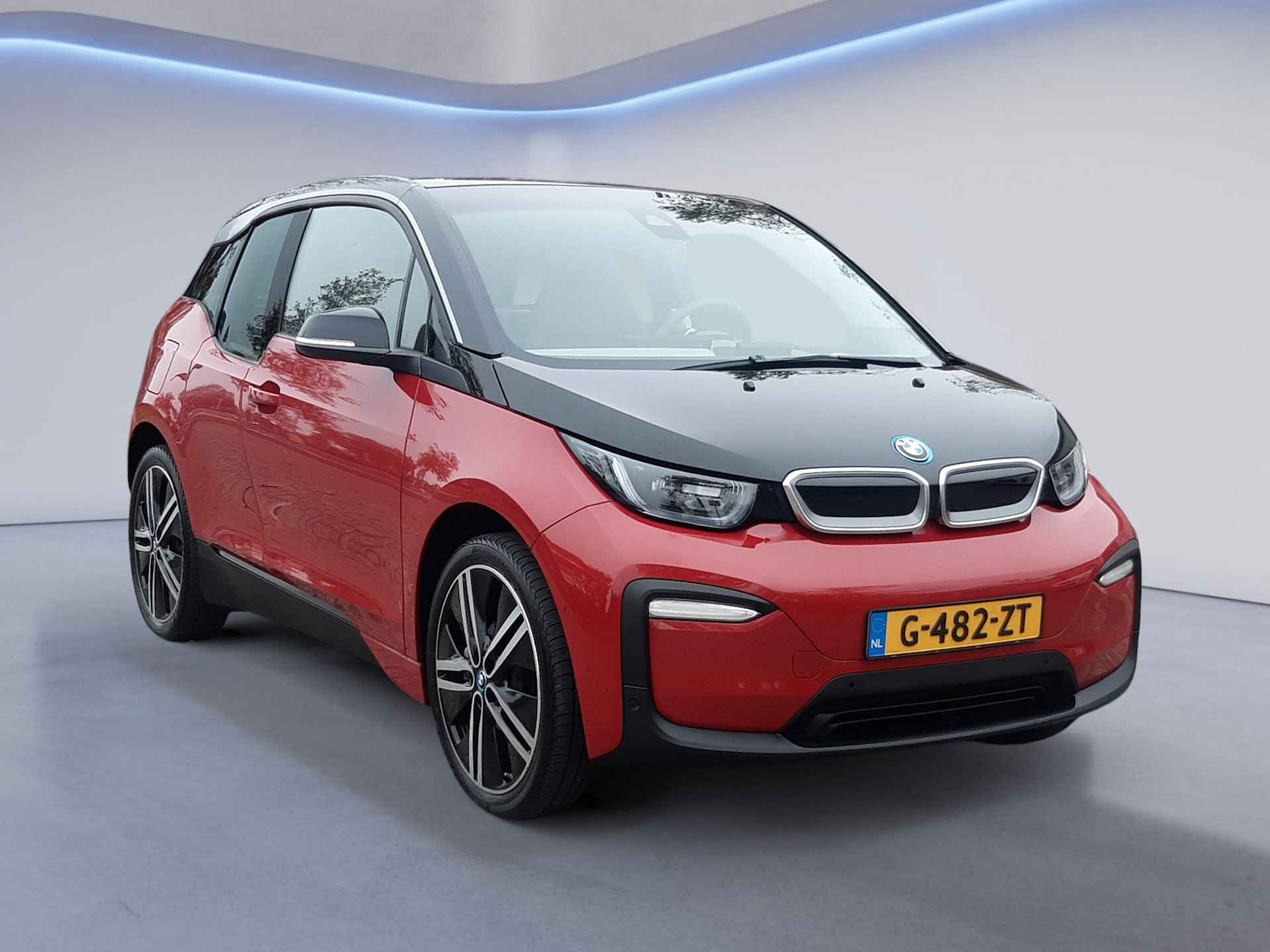 BMW i3 Executive Edition 120Ah 42 kWh (170 PK) 2e-Eig, BMW-Dealer-Onderh, 12-Mnd-BOVAG, NL-Auto, Leer, Panoramadak,  Warmtepomp, Navigatie, Achteruitrijcamera, Adaptieve-Cruisecontrol, Keyless-Start, Parkeersensoren-V+A, Bluetooth, DAB, Stoelverwarming, Licht-Zicht-Pakket, Lm-Velgen-20Inch, Privacy-Glas - 42/46