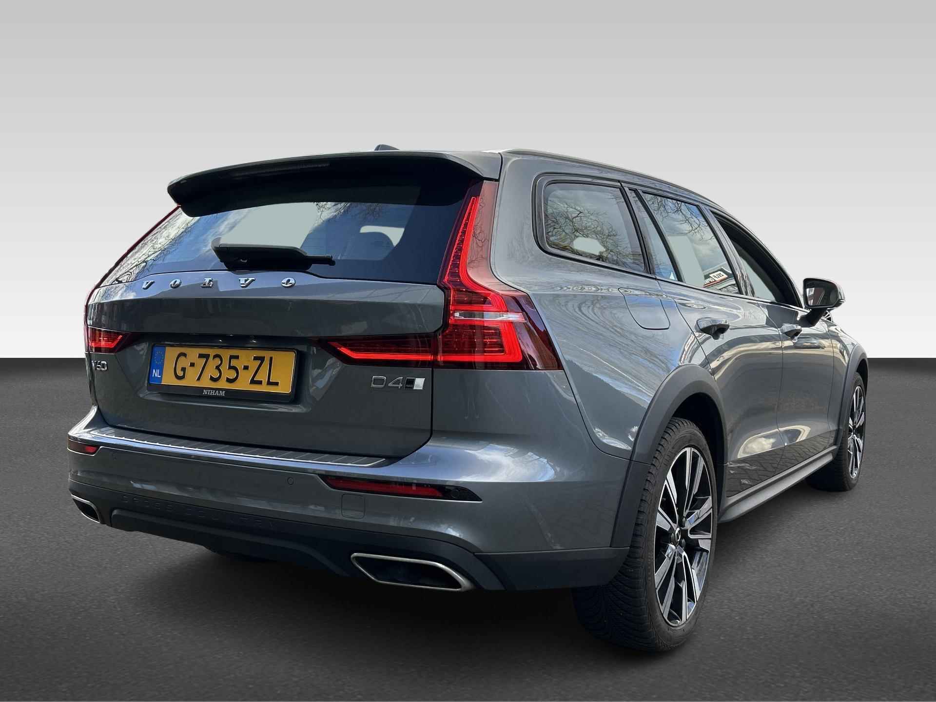 Volvo V60 Cross Country 2.0 D4 AWD Pro |  head-up | schuifdak | trekhaak | dealer onderhouden - 4/34