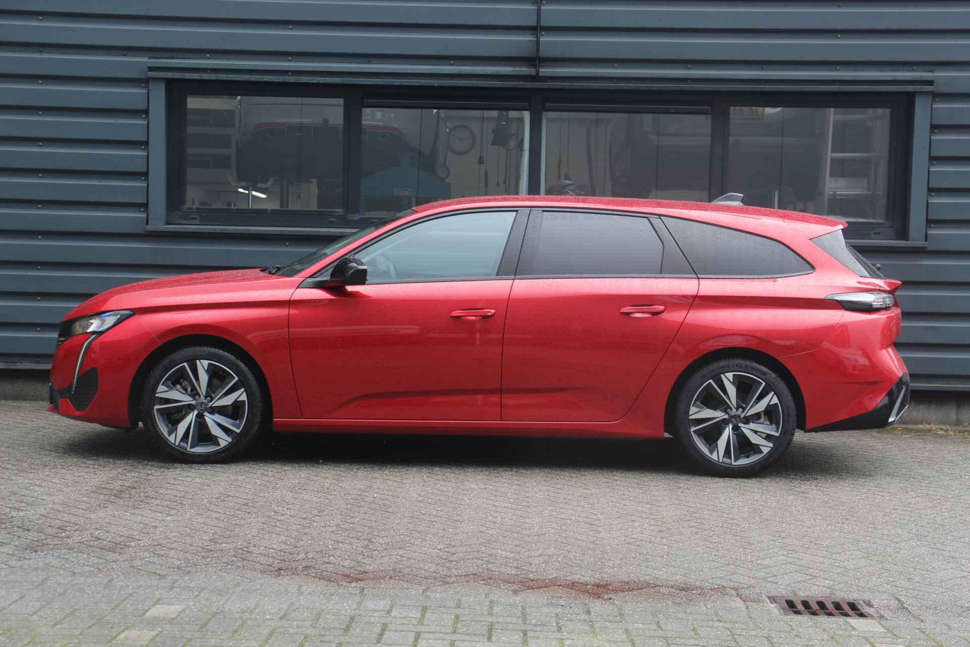 Peugeot 308 SW 1.2 PureTech Allure | 6 Versnellingen | Clima | Apple Carplay/Android Car | Stuurbediening | Sportstoelen | Half lederen bekl - 3/35