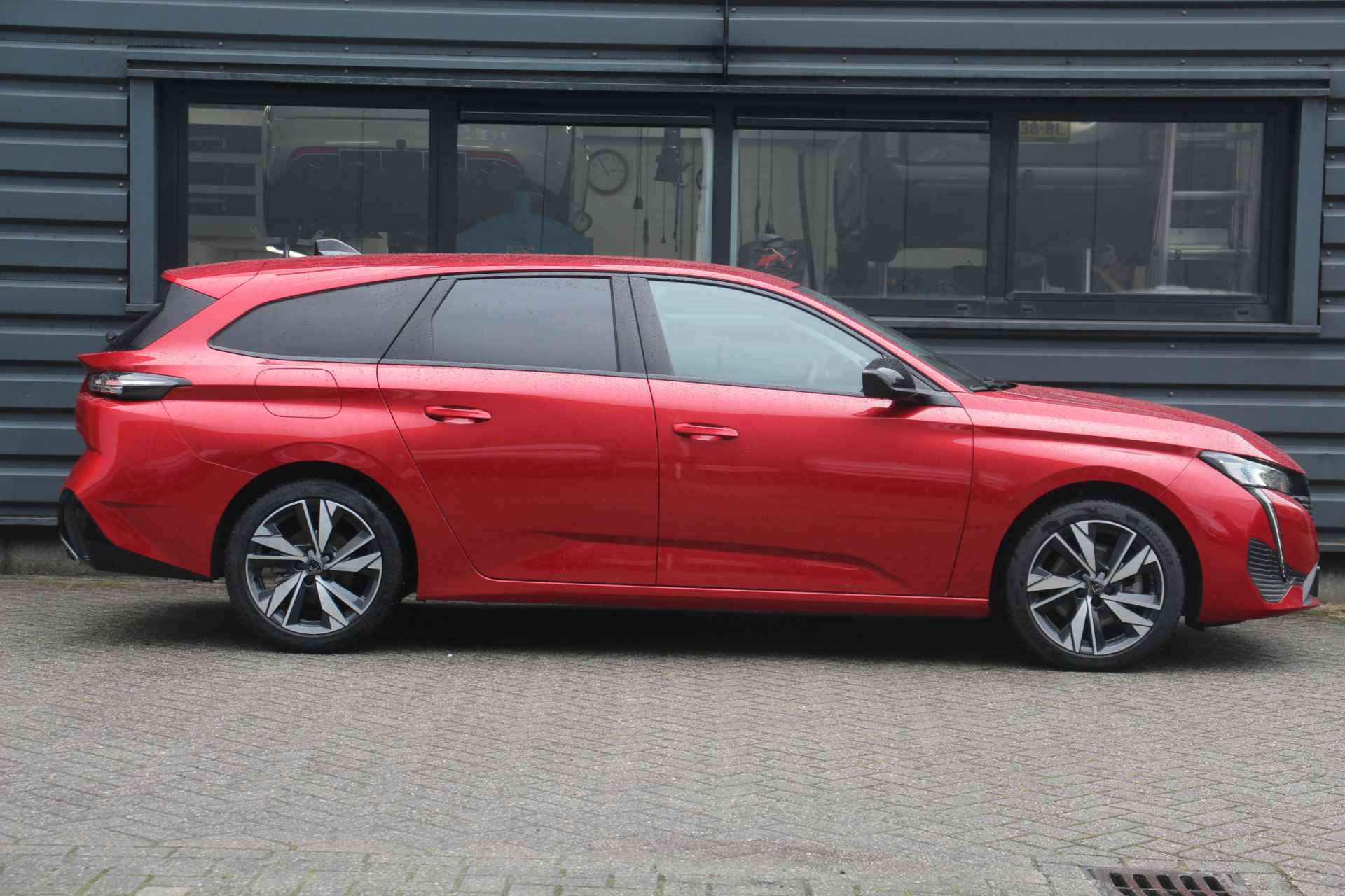 Peugeot 308 SW 1.2 PureTech Allure | 6 Versnellingen | Clima | Apple Carplay/Android Car | Stuurbediening | Sportstoelen | Half lederen bekl - 7/35