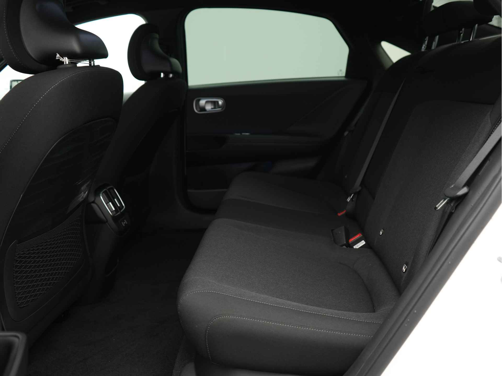 Hyundai IONIQ 6 77 kWh First Edition AWD / € 8.900,- Voorraad Voordeel !! - 8/39