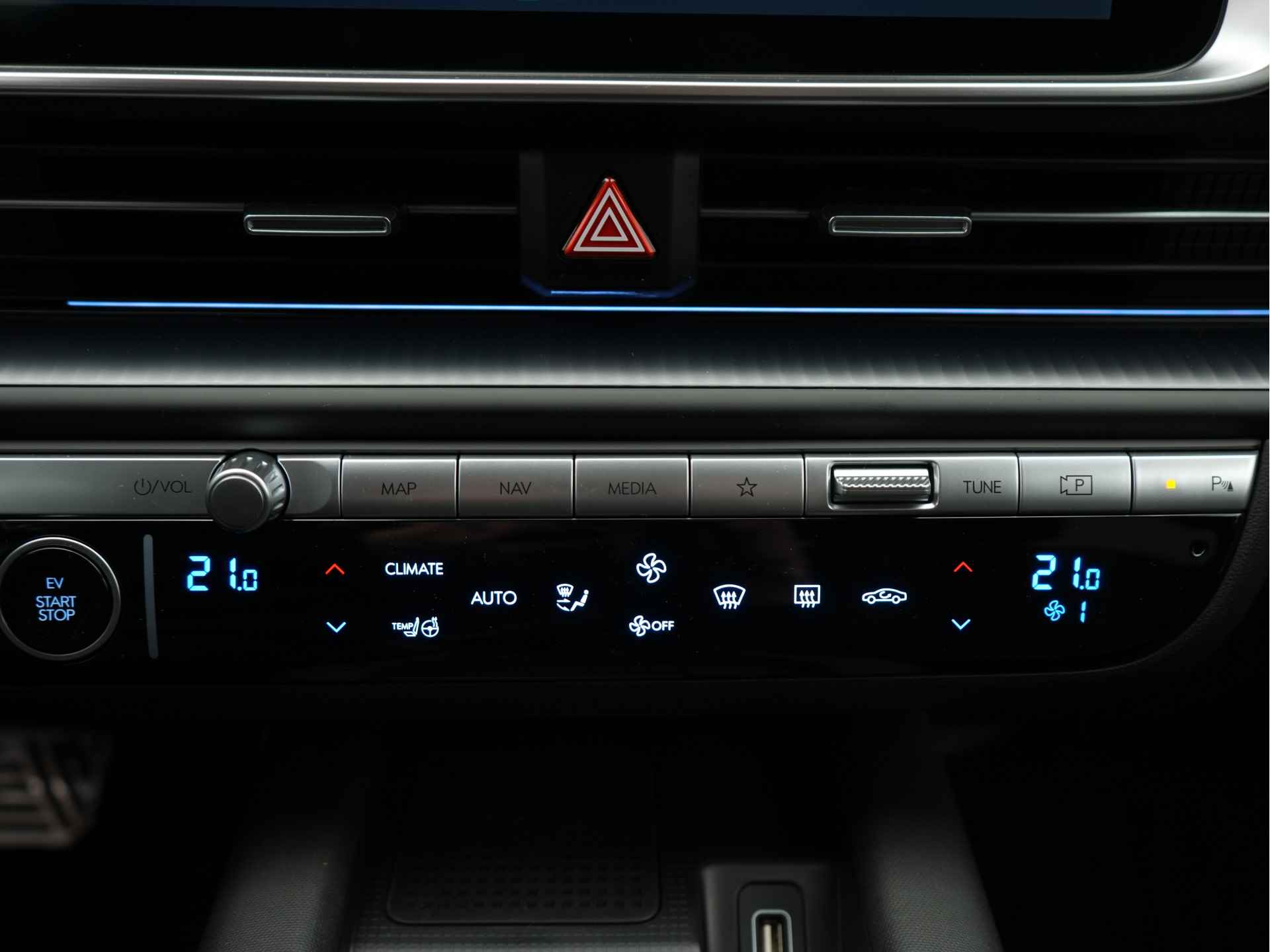 Hyundai IONIQ 6 77 kWh First Edition AWD / € 8.900,- Voorraad Voordeel !! - 16/39