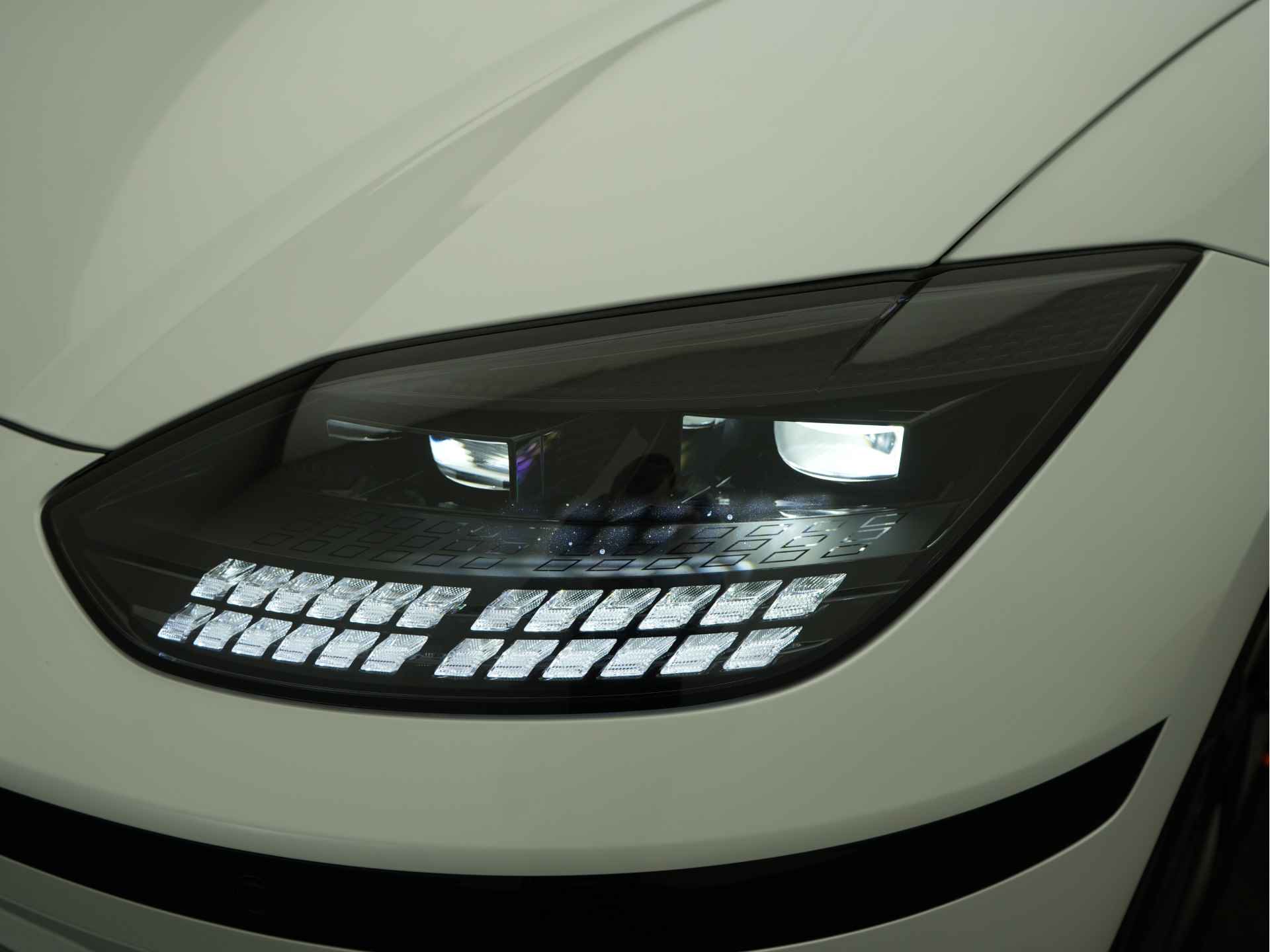 Hyundai IONIQ 6 77 kWh First Edition AWD / € 8.900,- Voorraad Voordeel !! - 23/39