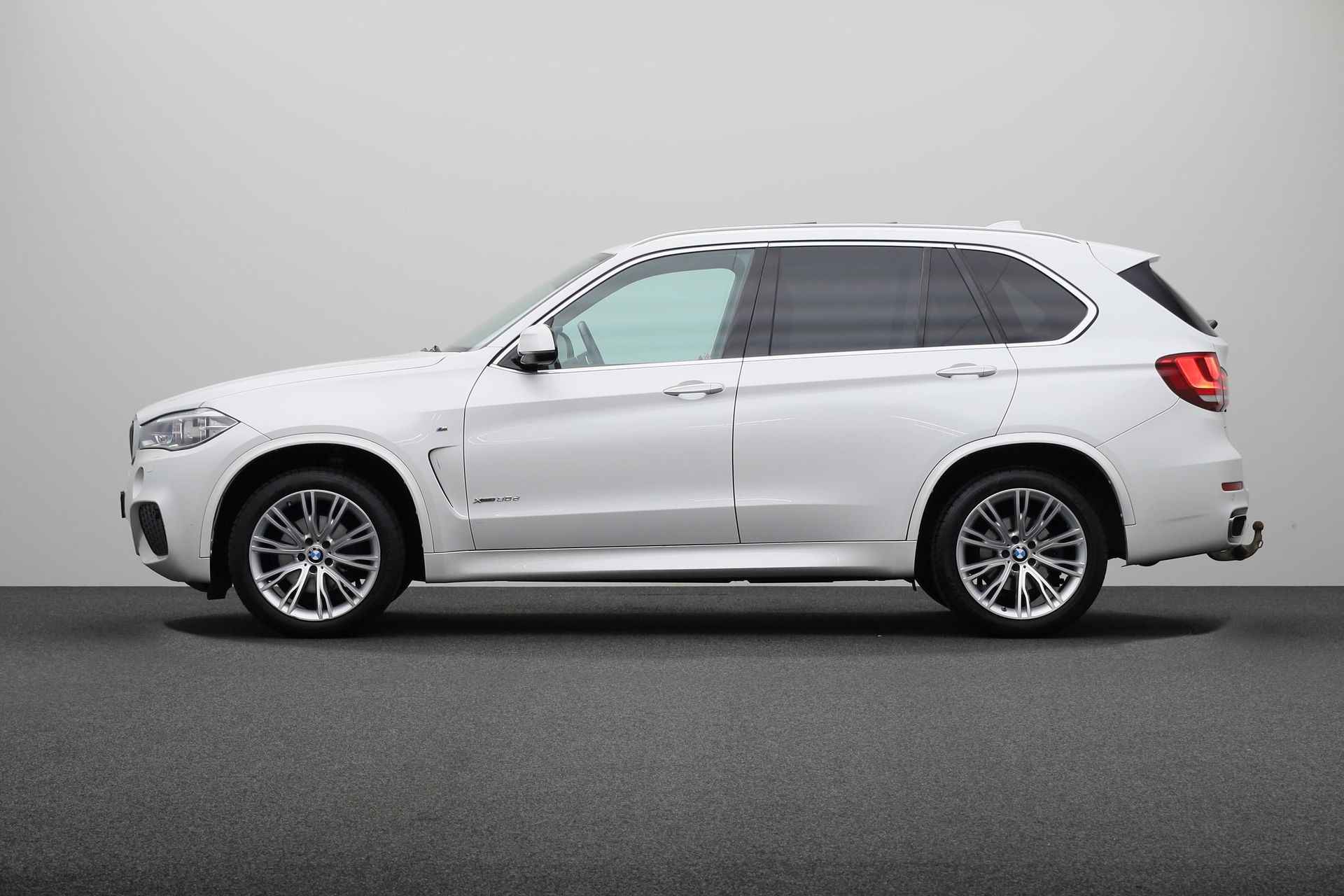 BMW X5 xDrive30d High Executive | Achteruitrijcamera | Comfortstoelen Voor | High Executive | Harman-Kardon Surround Sound System | PDC Voor/Achter | . - 12/27