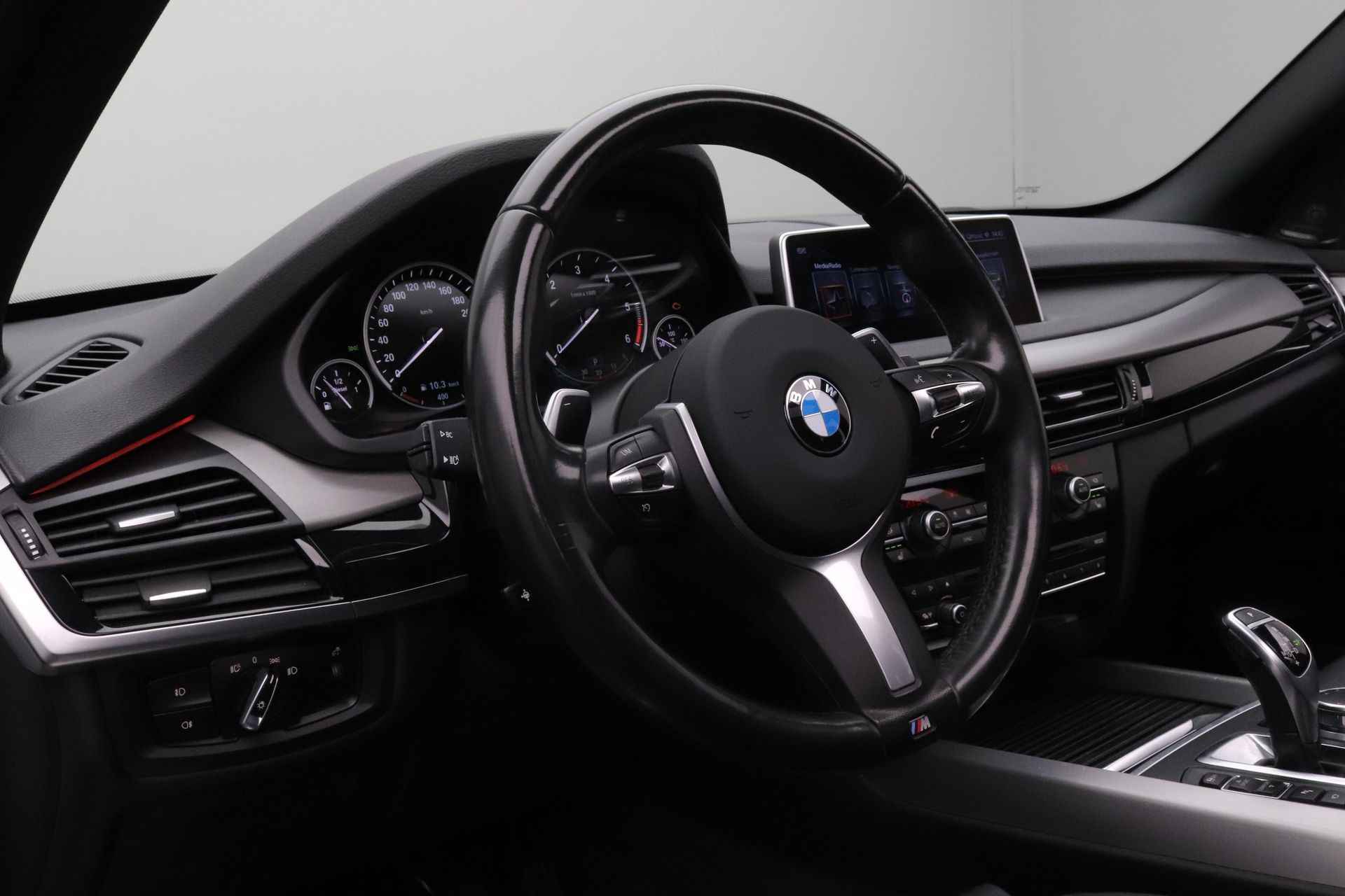 BMW X5 xDrive30d High Executive | Achteruitrijcamera | Comfortstoelen Voor | High Executive | Harman-Kardon Surround Sound System | PDC Voor/Achter | . - 16/27