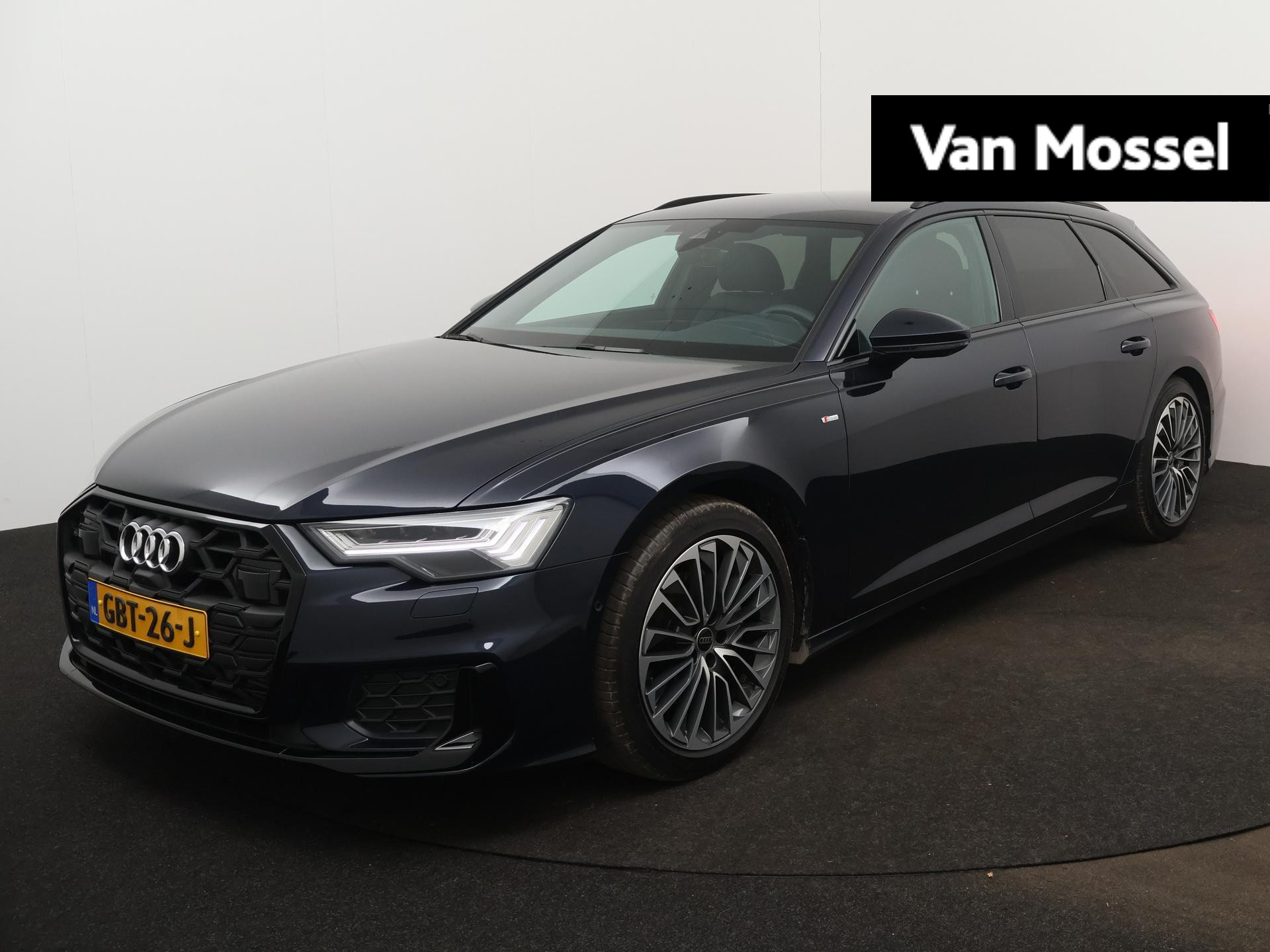 Audi A6 Avant 40 TFSI S edition Competition 204 PK | S-line | Automaat | Navigatie | 360 Camera | Parkeersensoren | Stoelverwarming | LED Matrix | Drive Select | Trekhaak | Lichtpakket Plus |