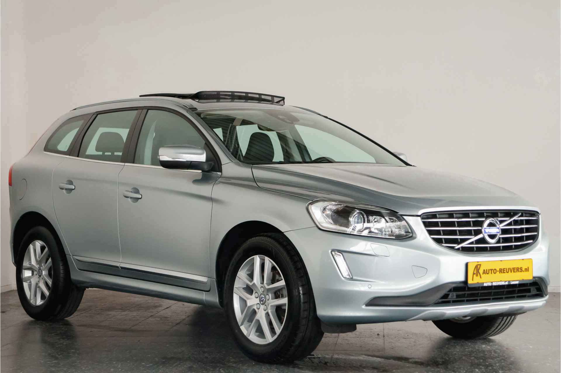 Volvo XC60 2.0 T5 FWD Polar+ / Pano / Leder / Standkachel / BiXenon / Trekhaak - 4/26