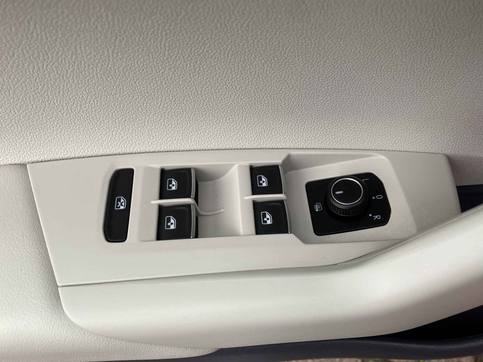 Volkswagen Polo 1.0 TSI Beats / ADAPT. CRUISE/ BEATS AUDIO/ APP CONNECT/ NAVI/ CLIMA/ DAB/ 16" LMV/ - 12/40
