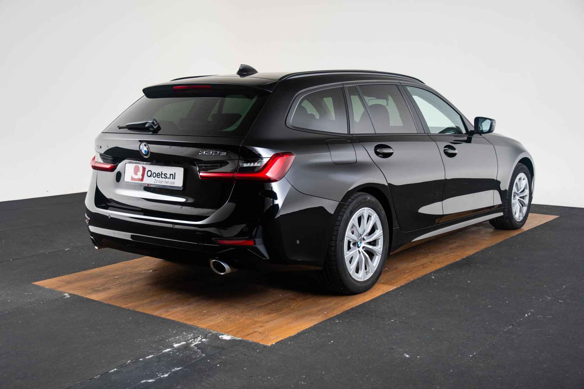 BMW 3-serie Touring 330e xDrive High Executive Panoramadak - HiFi - Head-up - Parking Assistant - Laserlight - Comfort Access - Sportstoelen - Leder - 2/47
