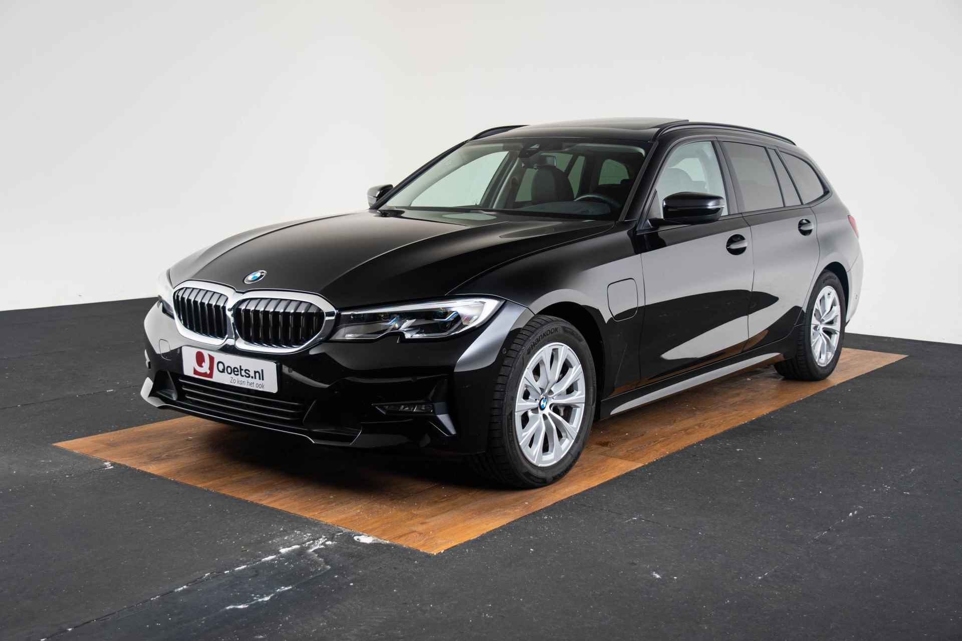 BMW 3-serie Touring 330e xDrive High Executive Panoramadak - HiFi - Head-up - Parking Assistant - Laserlight - Comfort Access - Sportstoelen - Leder - 6/47