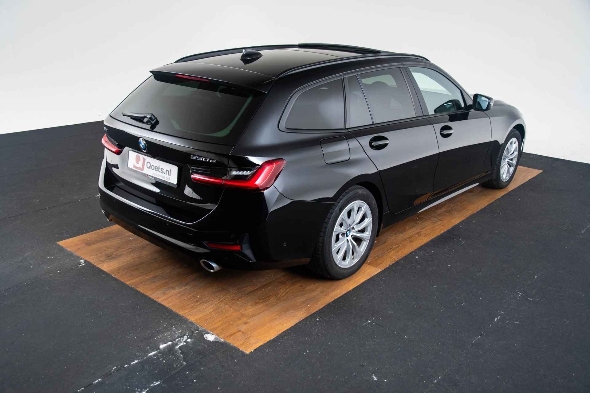 BMW 3-serie Touring 330e xDrive High Executive Panoramadak - HiFi - Head-up - Parking Assistant - Laserlight - Comfort Access - Sportstoelen - Leder - 10/47