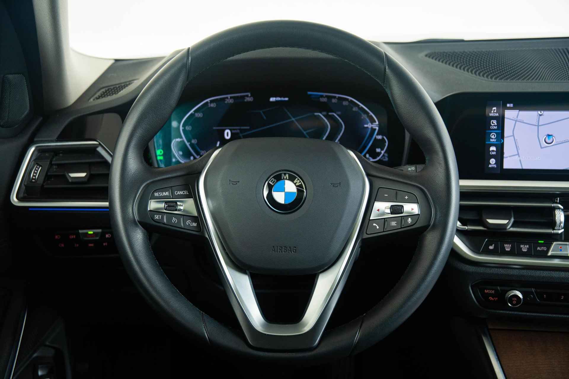 BMW 3-serie Touring 330e xDrive High Executive Panoramadak - HiFi - Head-up - Parking Assistant - Laserlight - Comfort Access - Sportstoelen - Leder - 27/47