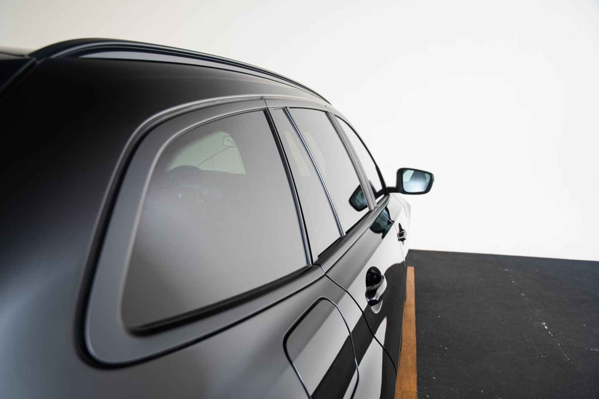 BMW 3-serie Touring 330e xDrive High Executive Panoramadak - HiFi - Head-up - Parking Assistant - Laserlight - Comfort Access - Sportstoelen - Leder - 41/47