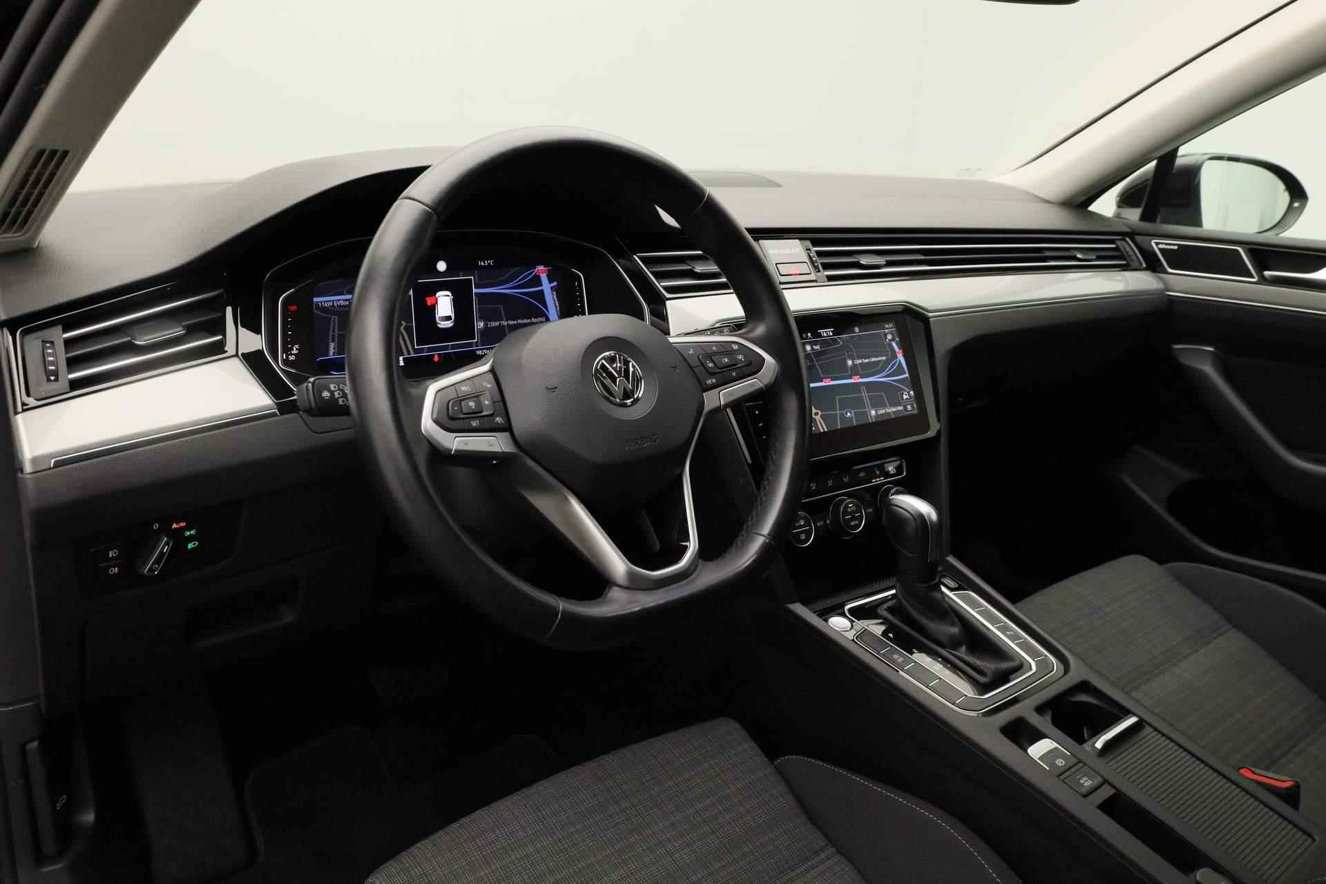 Volkswagen Passat Variant 2.0 TSI 190PK DSG Elegance Business | Pano | Stuur-/stoelverwarming | Keyless | Navi - 3/43