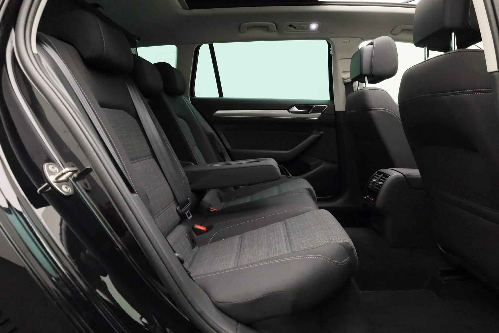 Volkswagen Passat Variant 2.0 TSI 190PK DSG Elegance Business | Pano | Stuur-/stoelverwarming | Keyless | Navi - 39/43