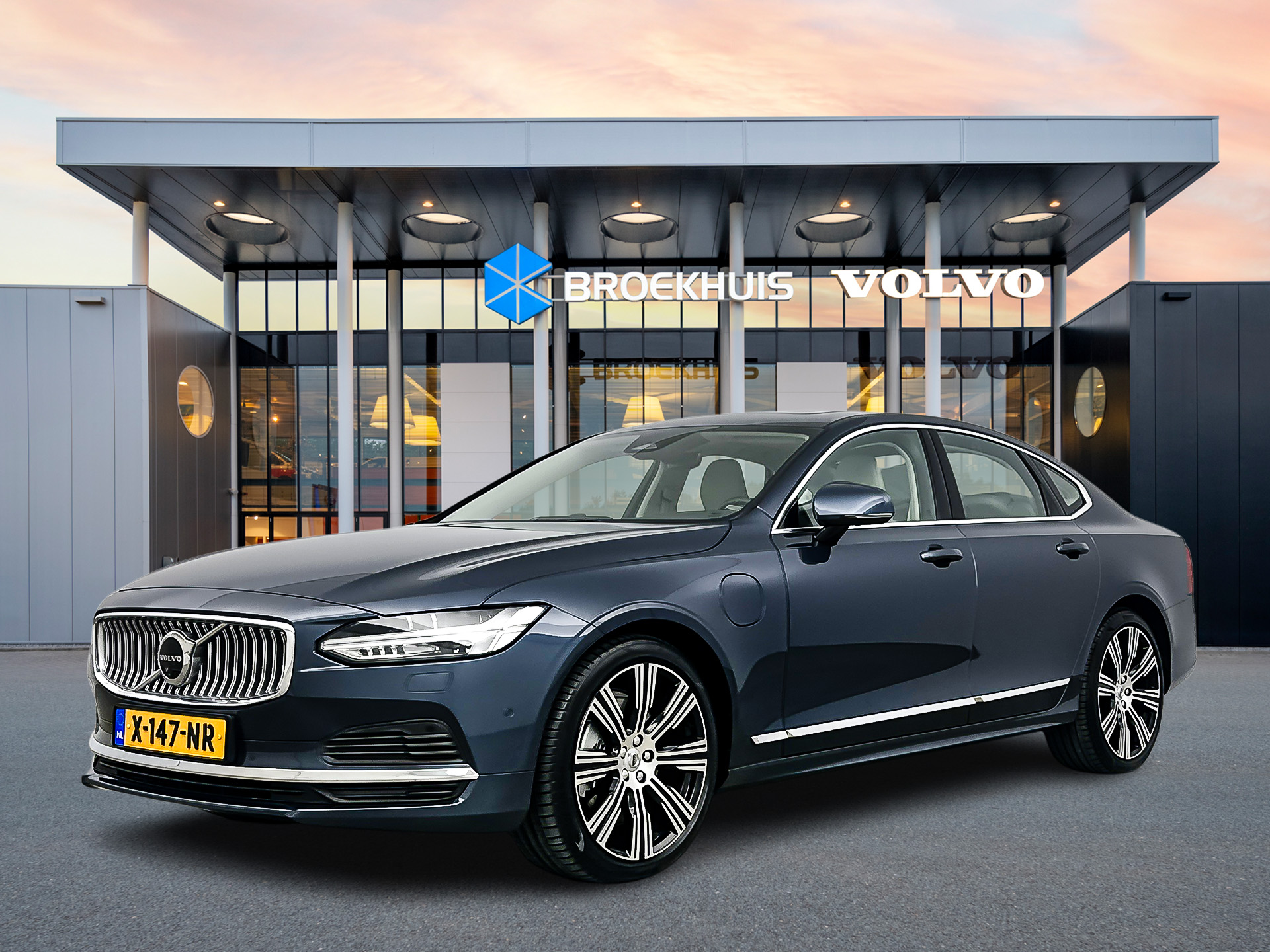 Volvo S90 T8 AWD Ultimate Bright | 20" | Luchtvering | Bowers & Wilkins | Nappa leder | Stoelventilatie/massage | Gelamineerd glas | 360 C