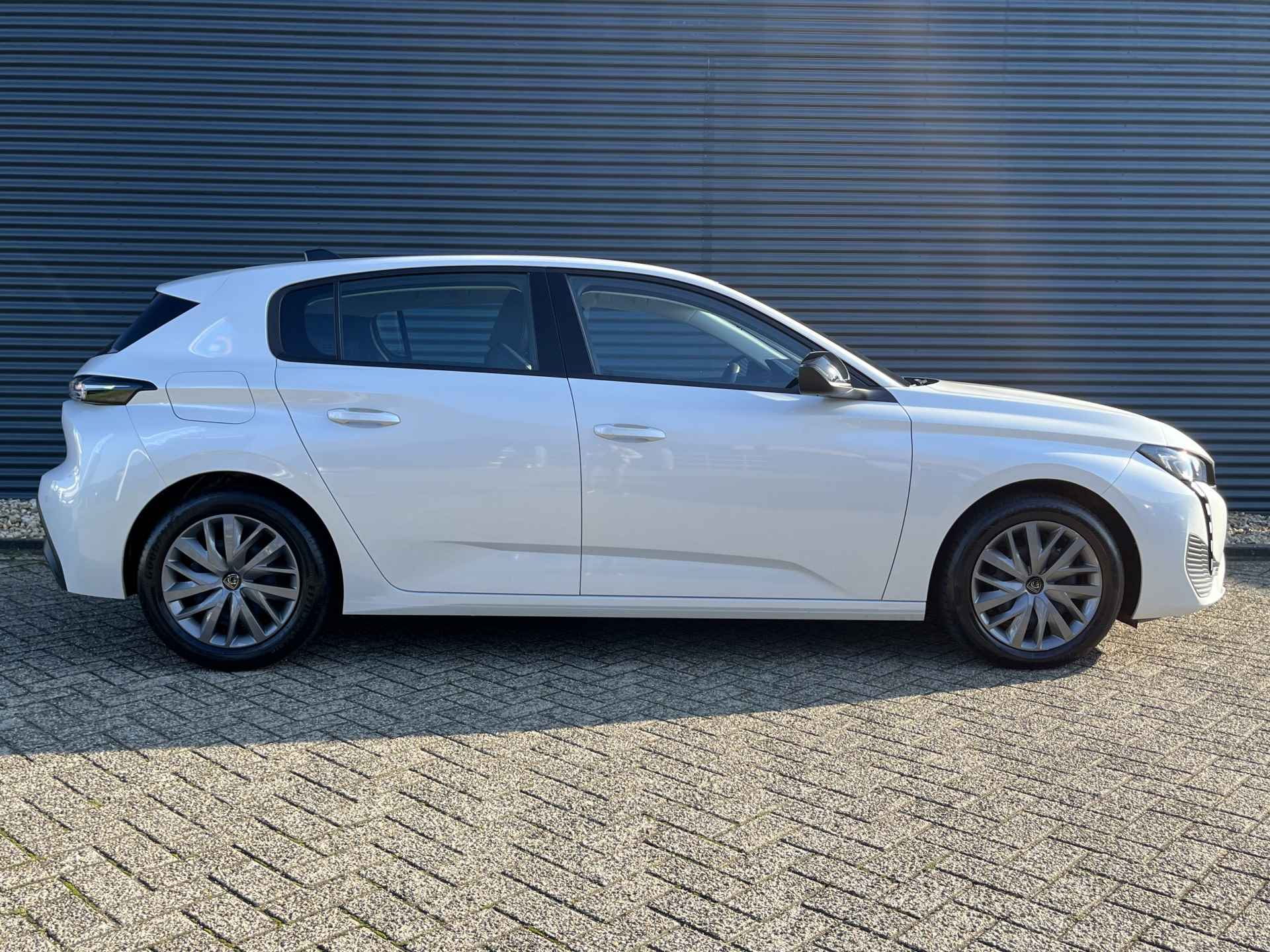 Peugeot 308 1.2 PureTech Active Pack Business | Navigatie | Stoelverwarming | Comfortstoelen - 18/29