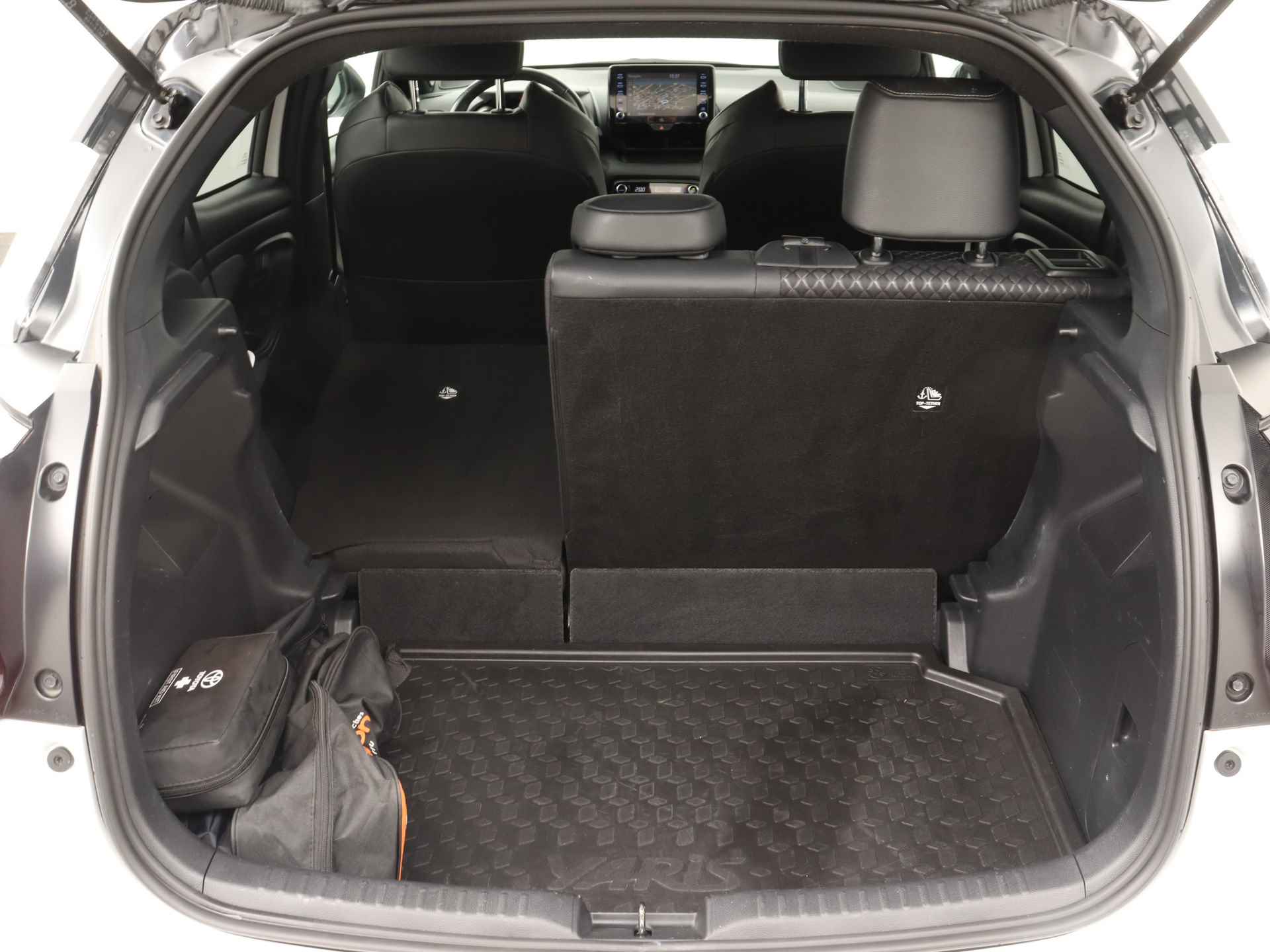 Toyota Yaris 1.5 Hybrid Executive Limited | JBL | Navigatie | Half leder | Trekhaak | - 37/43