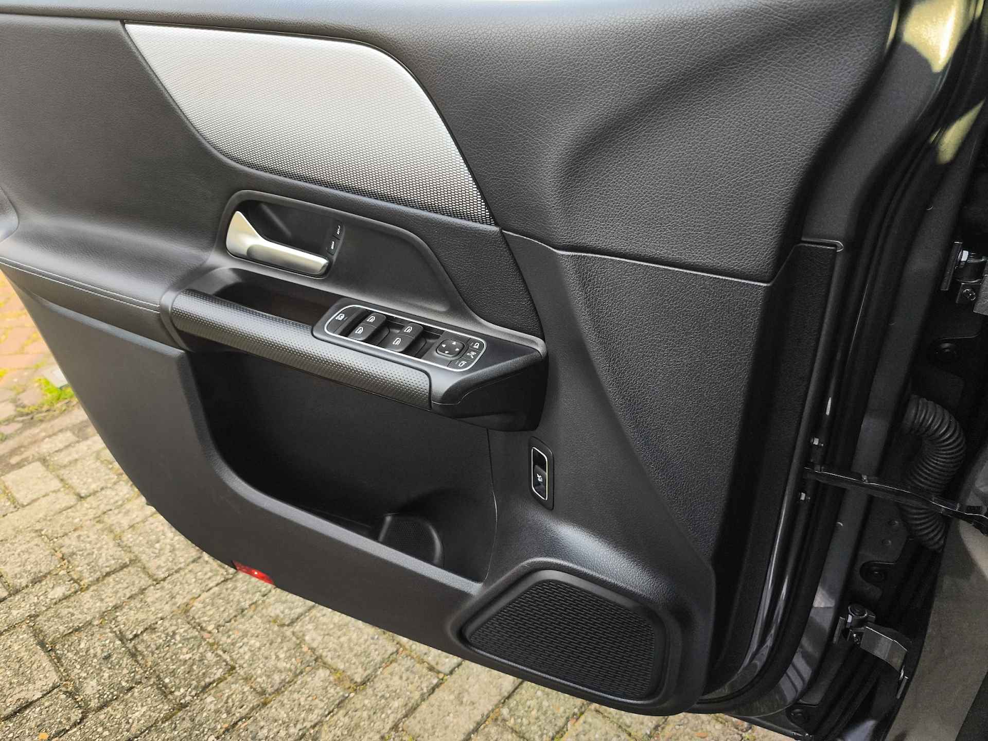 Mercedes-Benz B-Klasse 180 Business Solution (136 PK) 1e-Eig. Mercedes-Dealer-Onderh. BOVAG-Garantie. NL-Auto. Leer, Sportstoelen, Navigatie/Apple-Carplay/Android-Auto, Cruisecontrol, Keyless-Start, Achteruitrijcamera, Parkeersensoren-V+A, Elek.-Achterklep, Licht-Zicht-Pakket, Lm-Velgen-16Inch, Privacy-Glas - 23/40