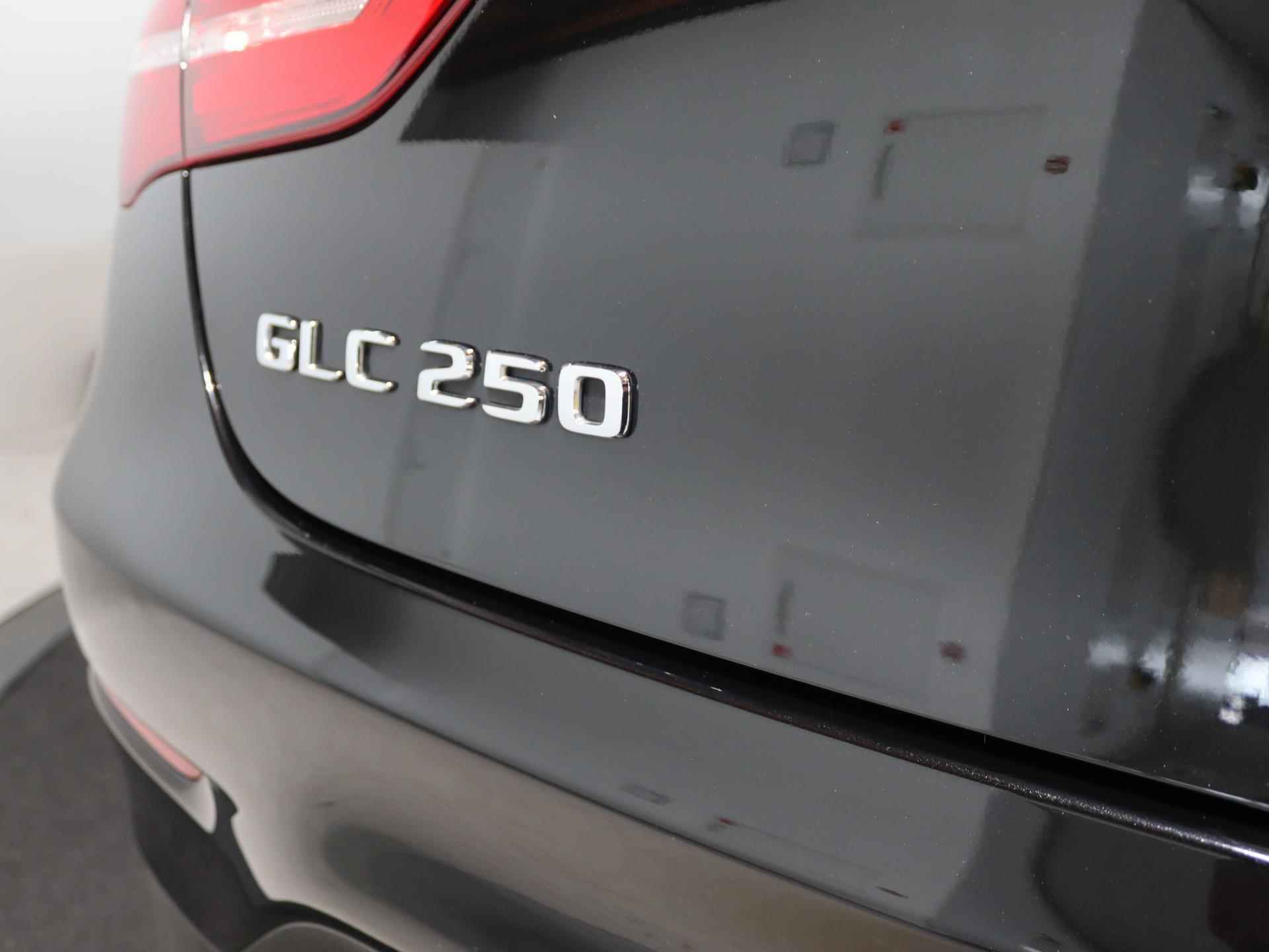 Mercedes-Benz GLC-klasse Coupé 250 4MATIC Premium Plus AMG | Schuifdak | Leder | Dodehoekassistent | Elekt. stoelen met geheugenfunctie | 360 camera | Trekhaak | Treeplanken | Stoelverwarming - 12/28