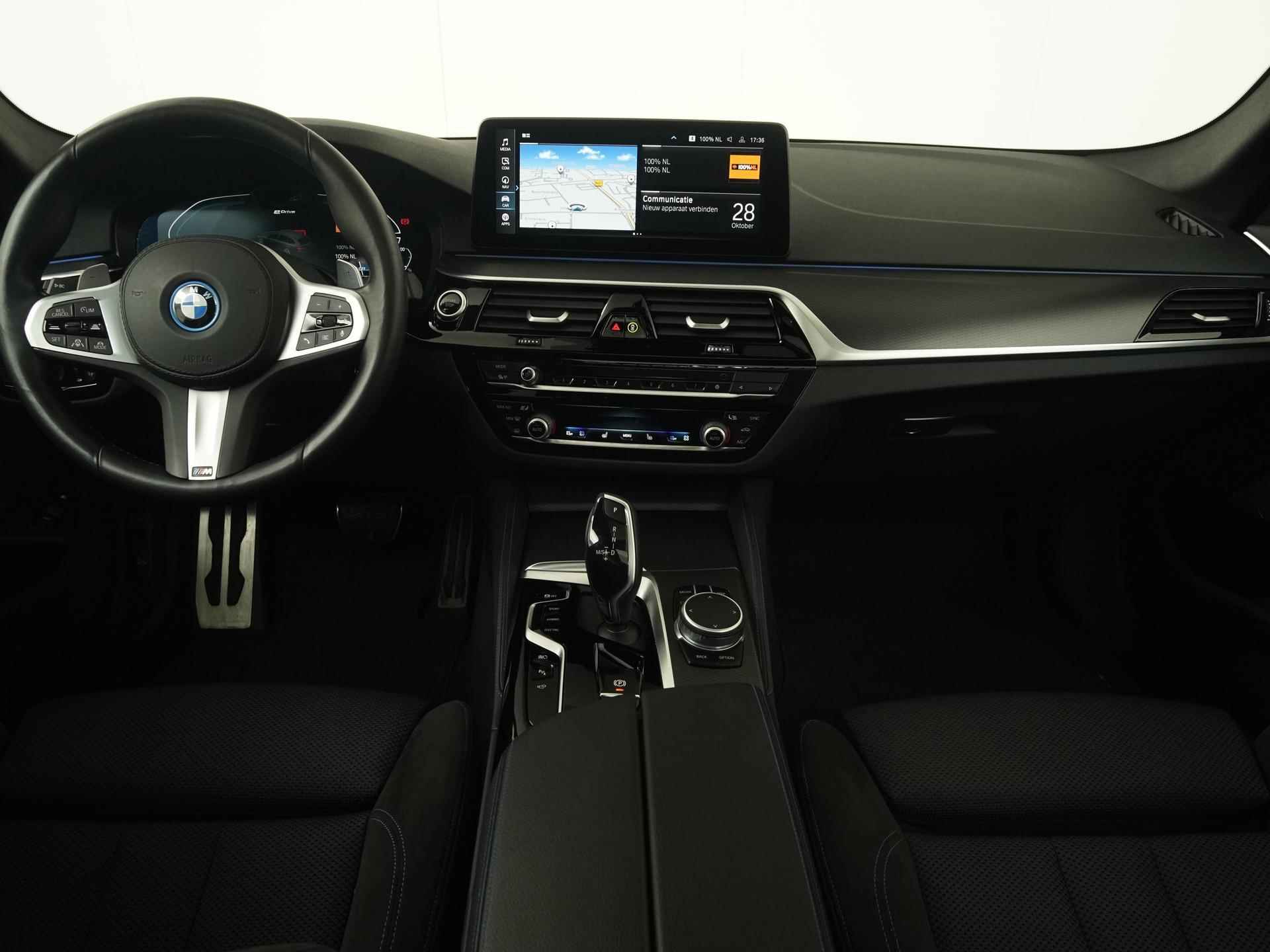 BMW 5-serie Touring 530e M Sport Plug-In | Panoramadak | Head Up | Trekhaak Uitklap | Zondag Open! - 5/40